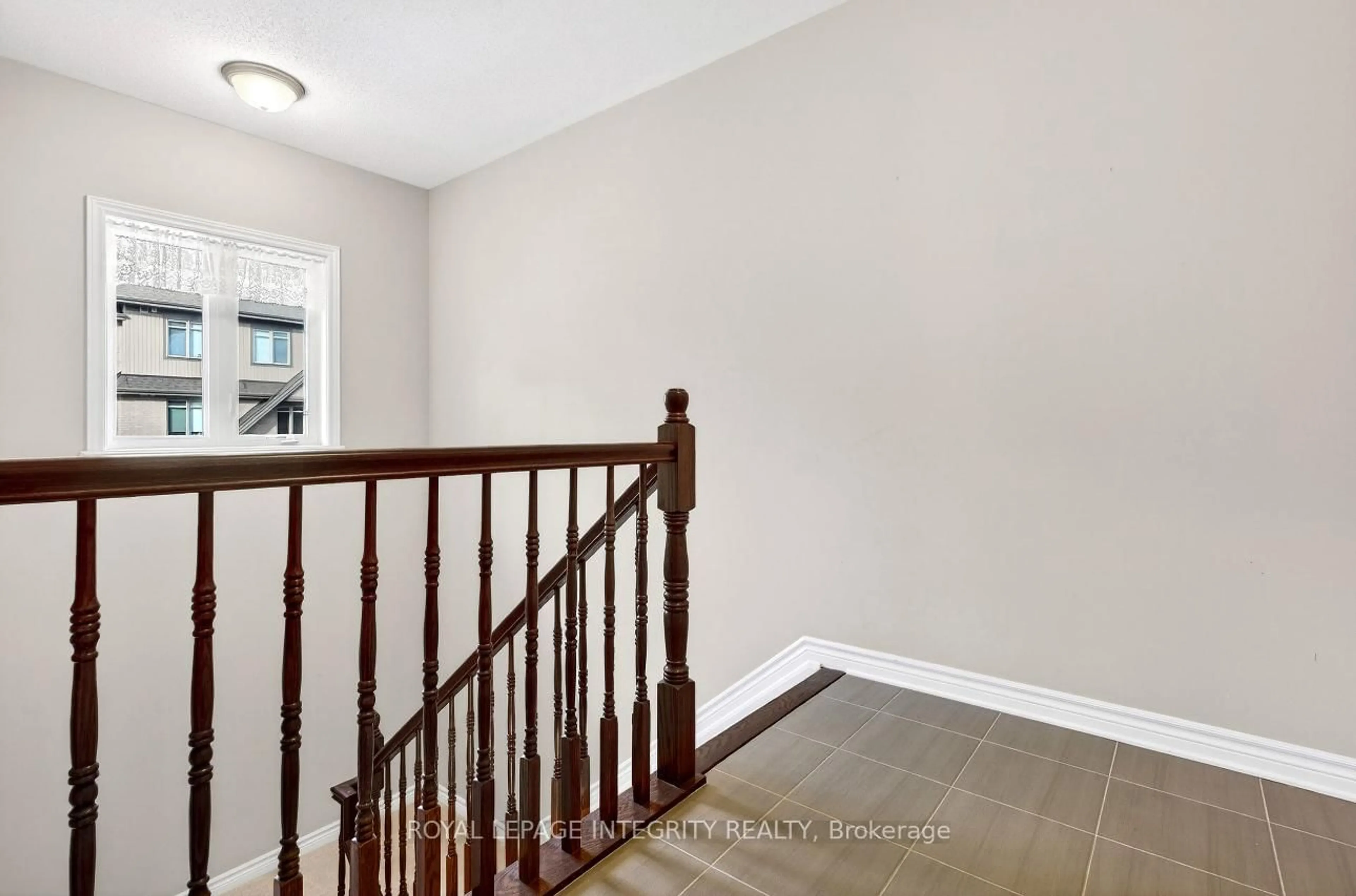 Unknown for 1015 Beryl Private #B, Ottawa Ontario K1V 2M4