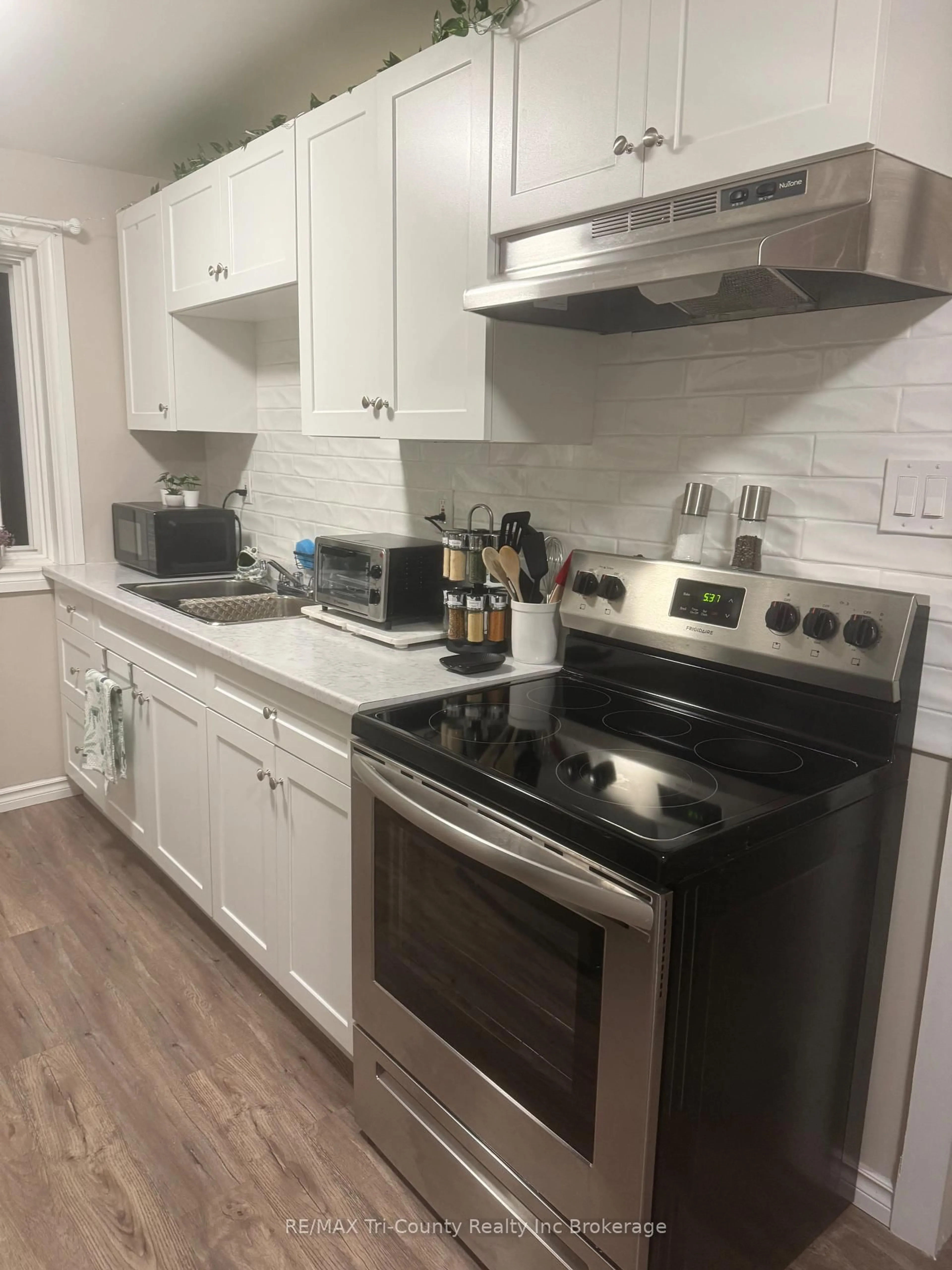 Standard kitchen, wood/laminate floor for 191 Lisgar Ave #305, Tillsonburg Ontario N4G 3L5
