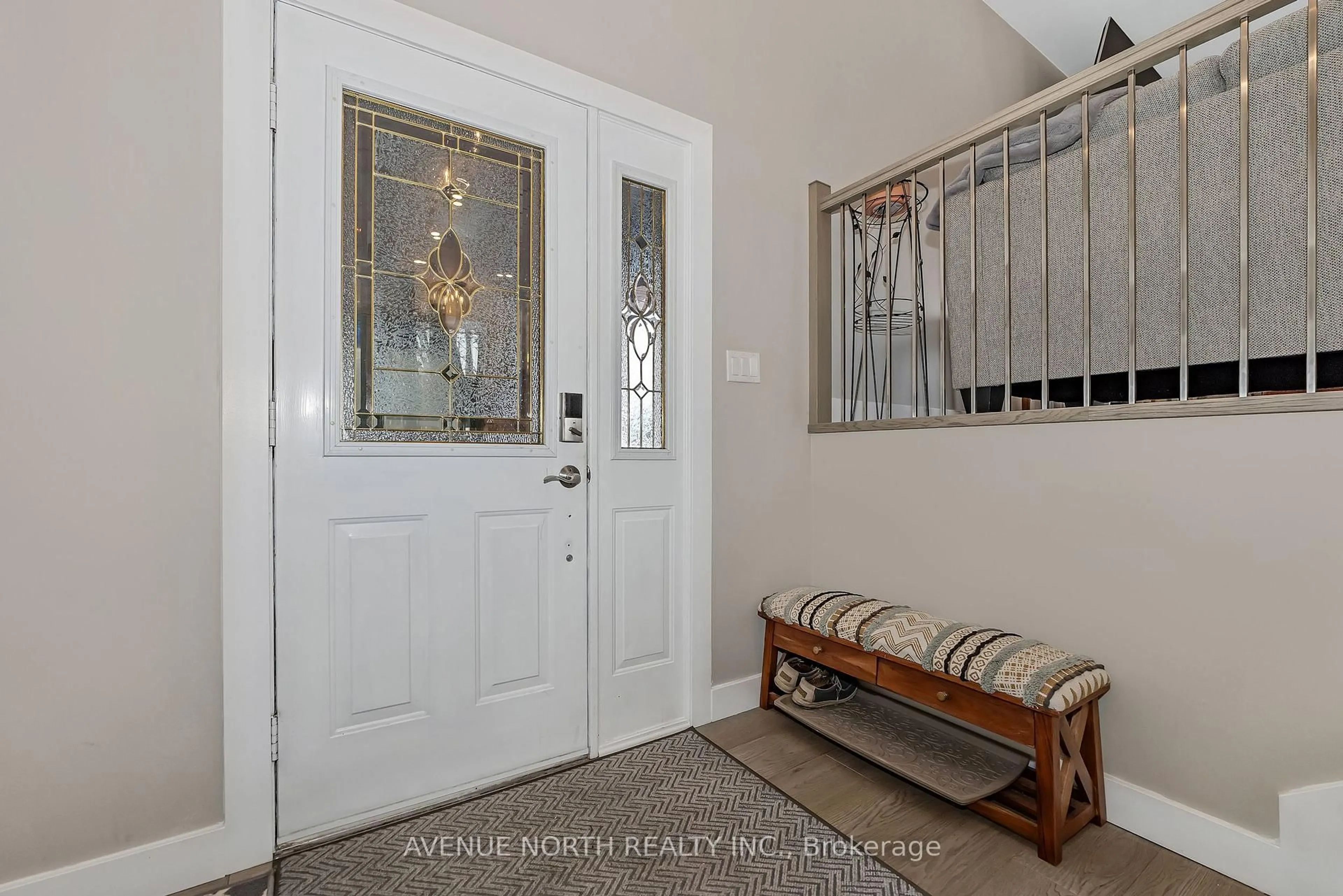 Indoor entryway for 7028 Shadow Ridge Dr, Ottawa Ontario K4P 1B7