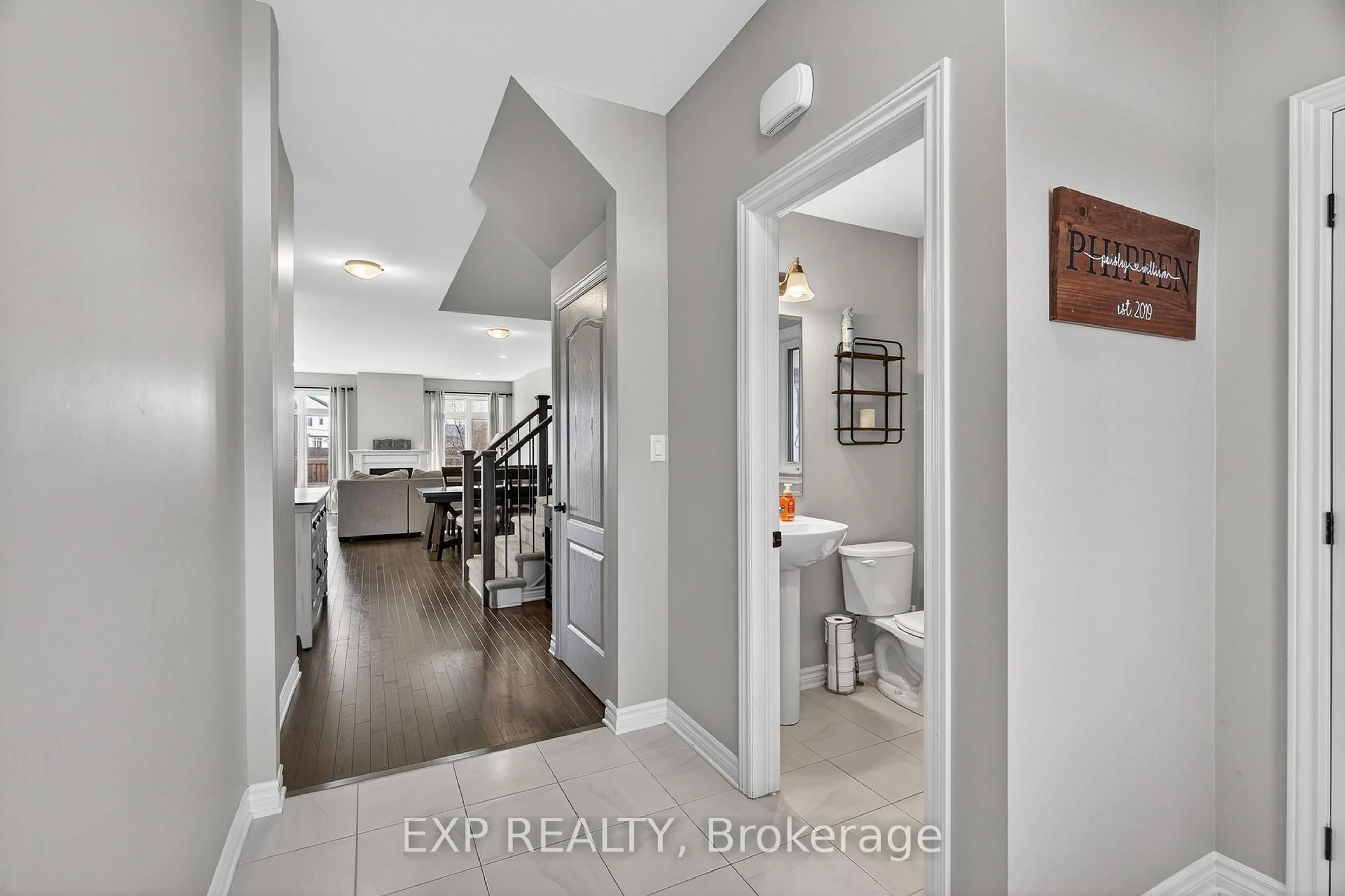 Indoor entryway for 1375 Monarch Dr, Kingston Ontario K7P 0S2