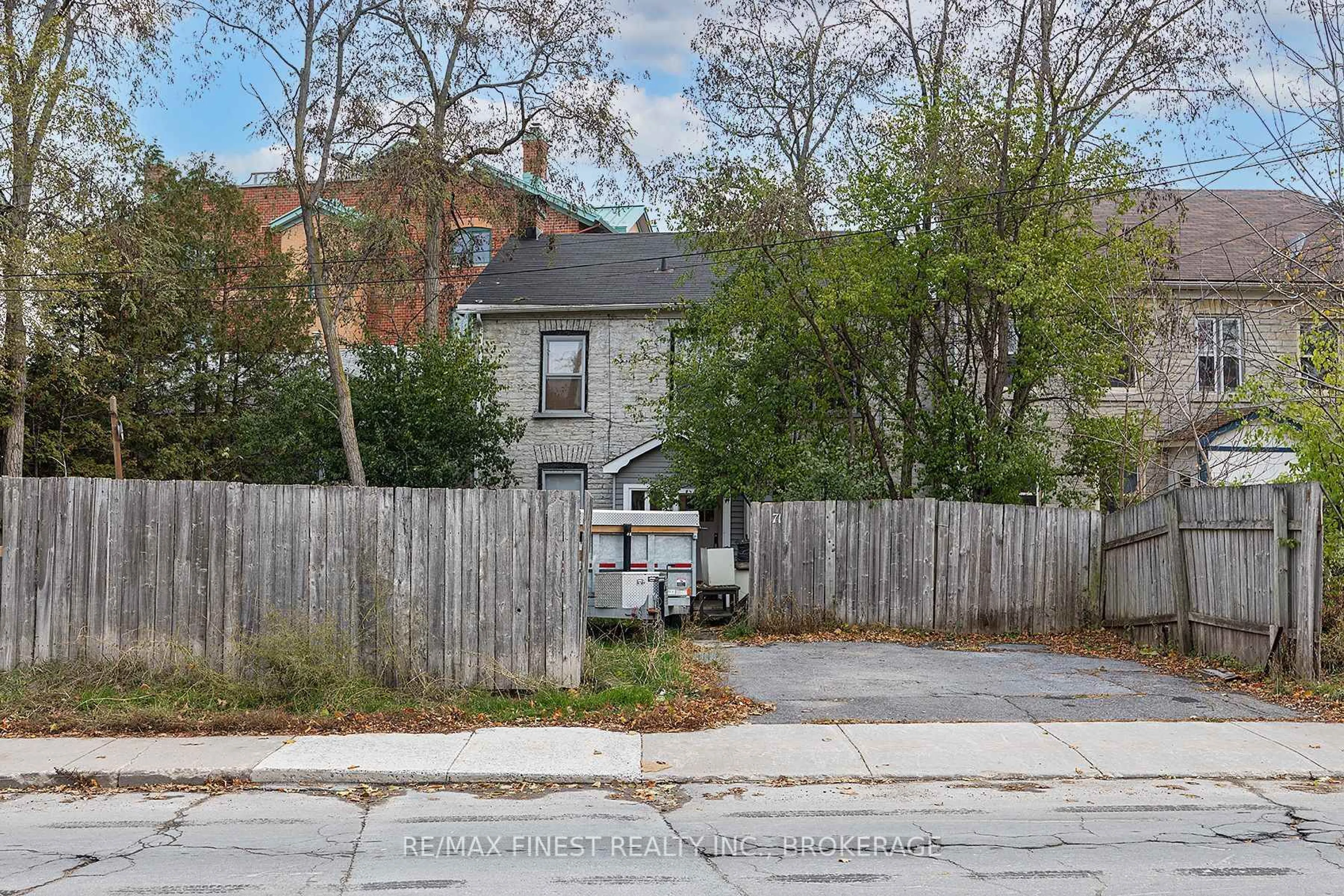 Unknown for 71 Rideau St, Kingston Ontario K7K 2Z8