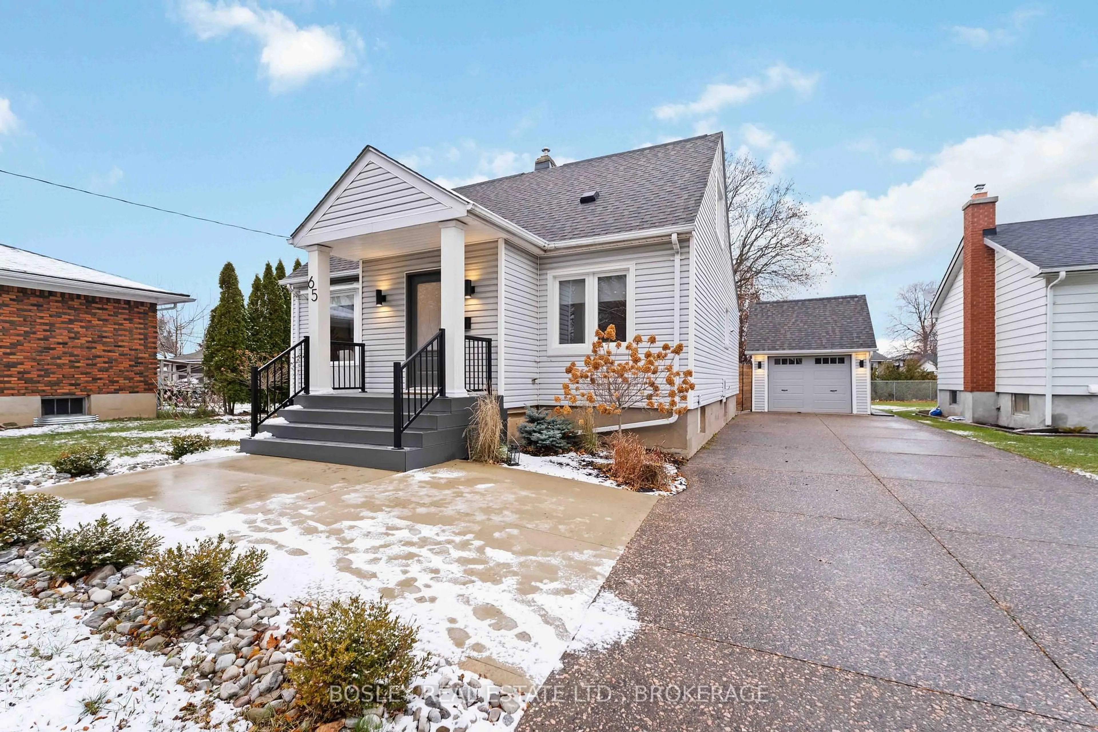 Home with vinyl exterior material, street for 65 Glen Park Rd, St. Catharines Ontario L2N 3E5