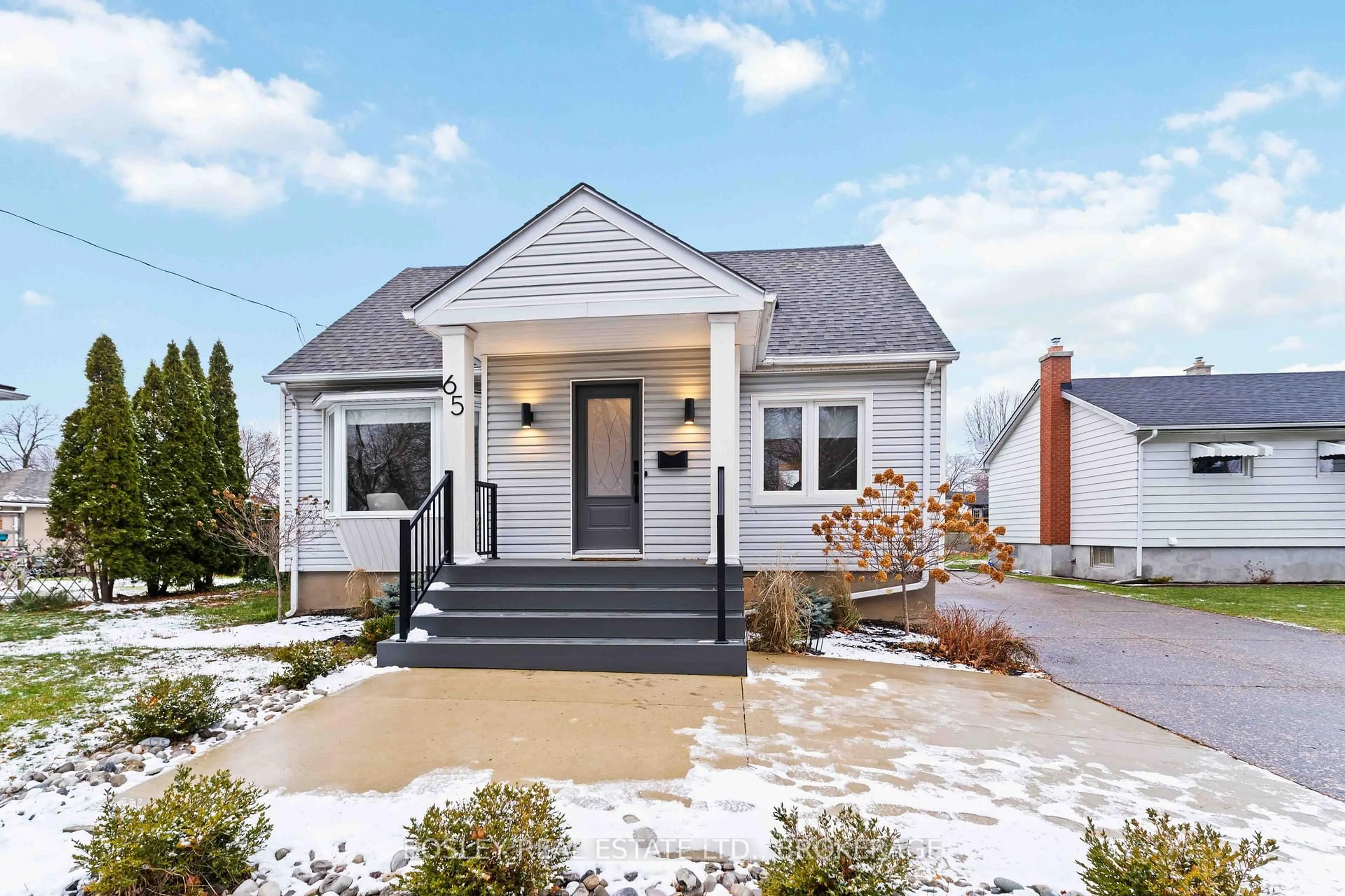 Home with brick exterior material, street for 65 Glen Park Rd, St. Catharines Ontario L2N 3E5