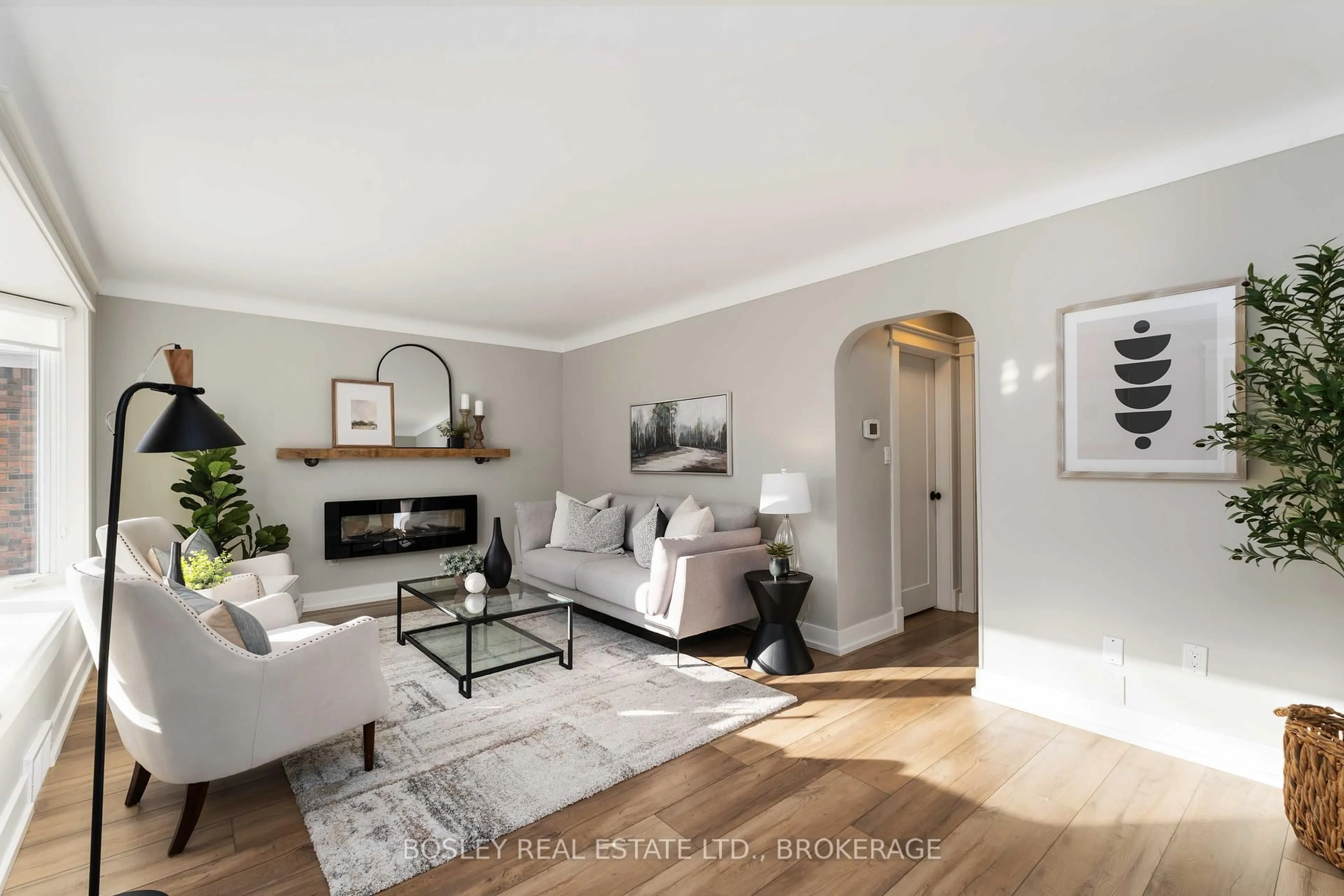 Living room with furniture, wood/laminate floor for 65 Glen Park Rd, St. Catharines Ontario L2N 3E5