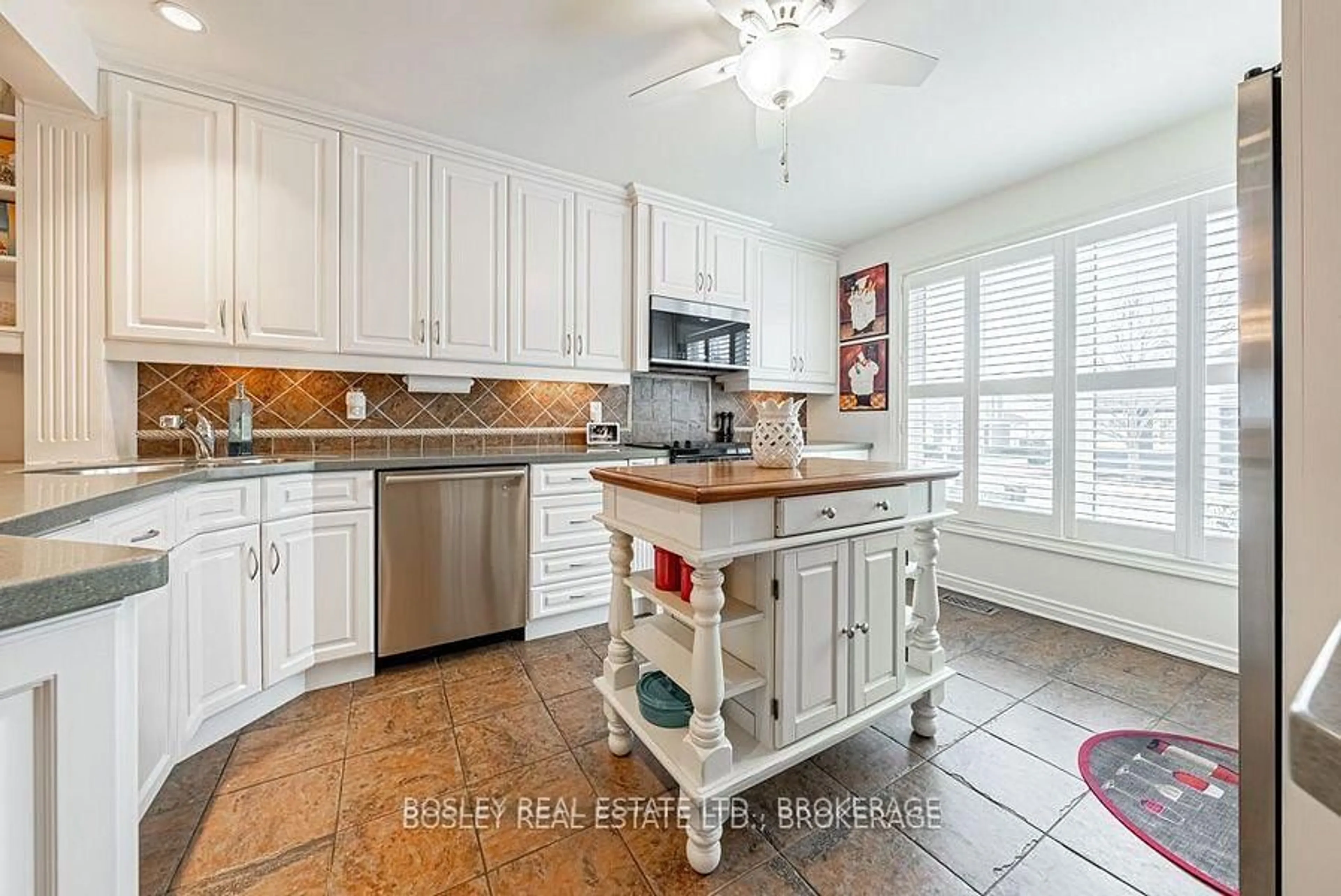 Open concept kitchen, ceramic/tile floor for 13 Lakeside Dr #33, St. Catharines Ontario L2M 1P3