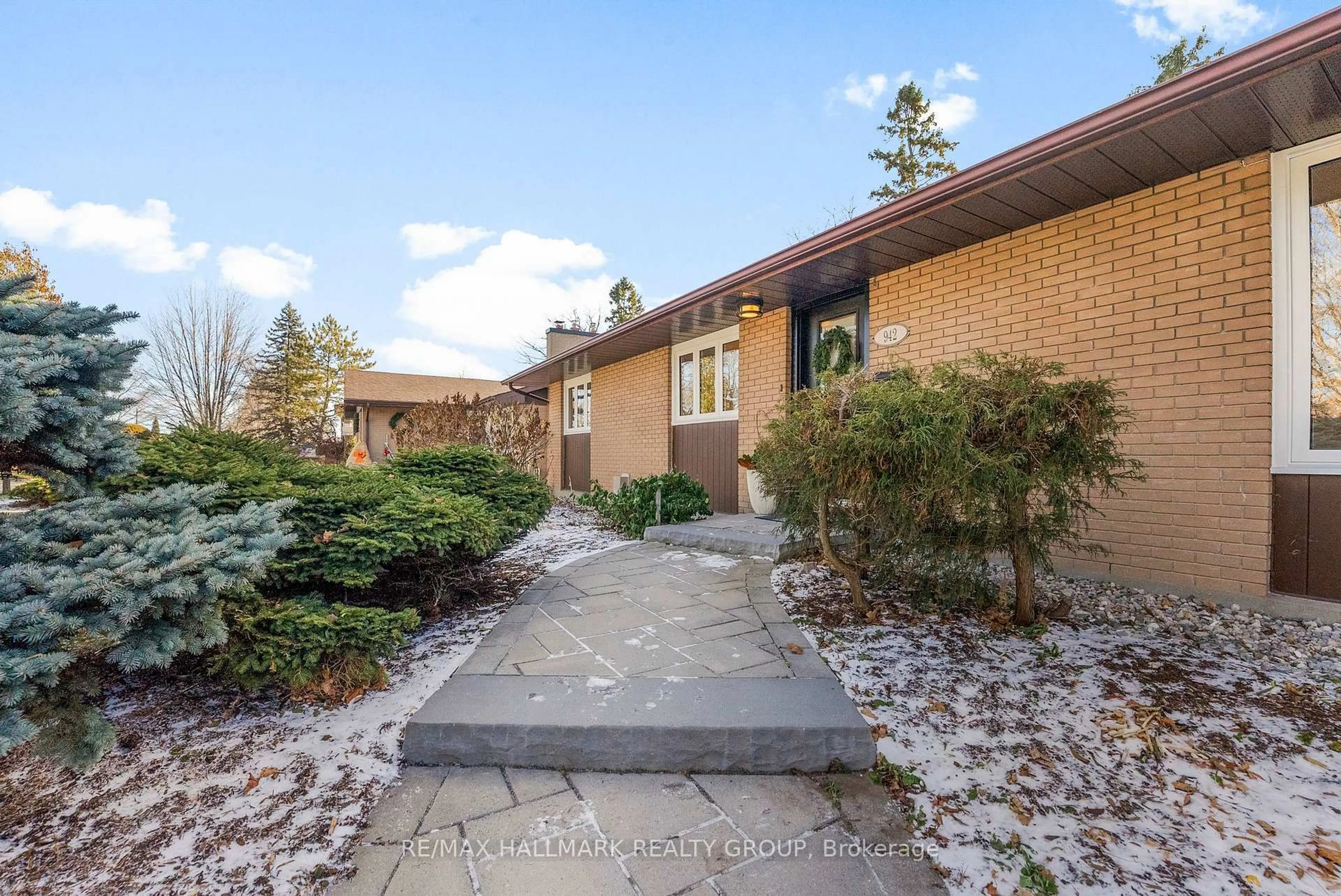 Unknown for 942 Elsett Dr, Ottawa Ontario K1G 2S9