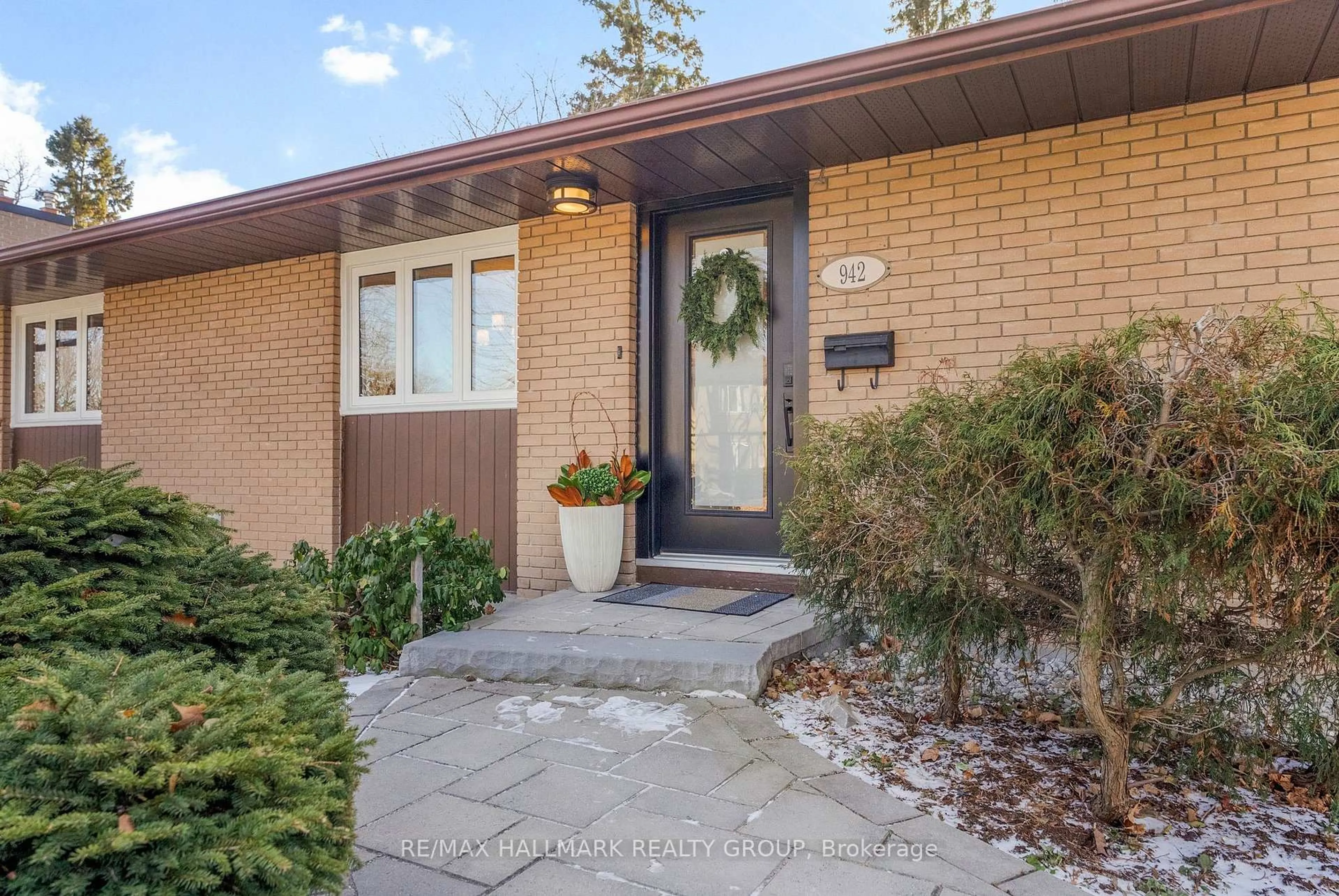 Home with brick exterior material, street for 942 Elsett Dr, Ottawa Ontario K1G 2S9