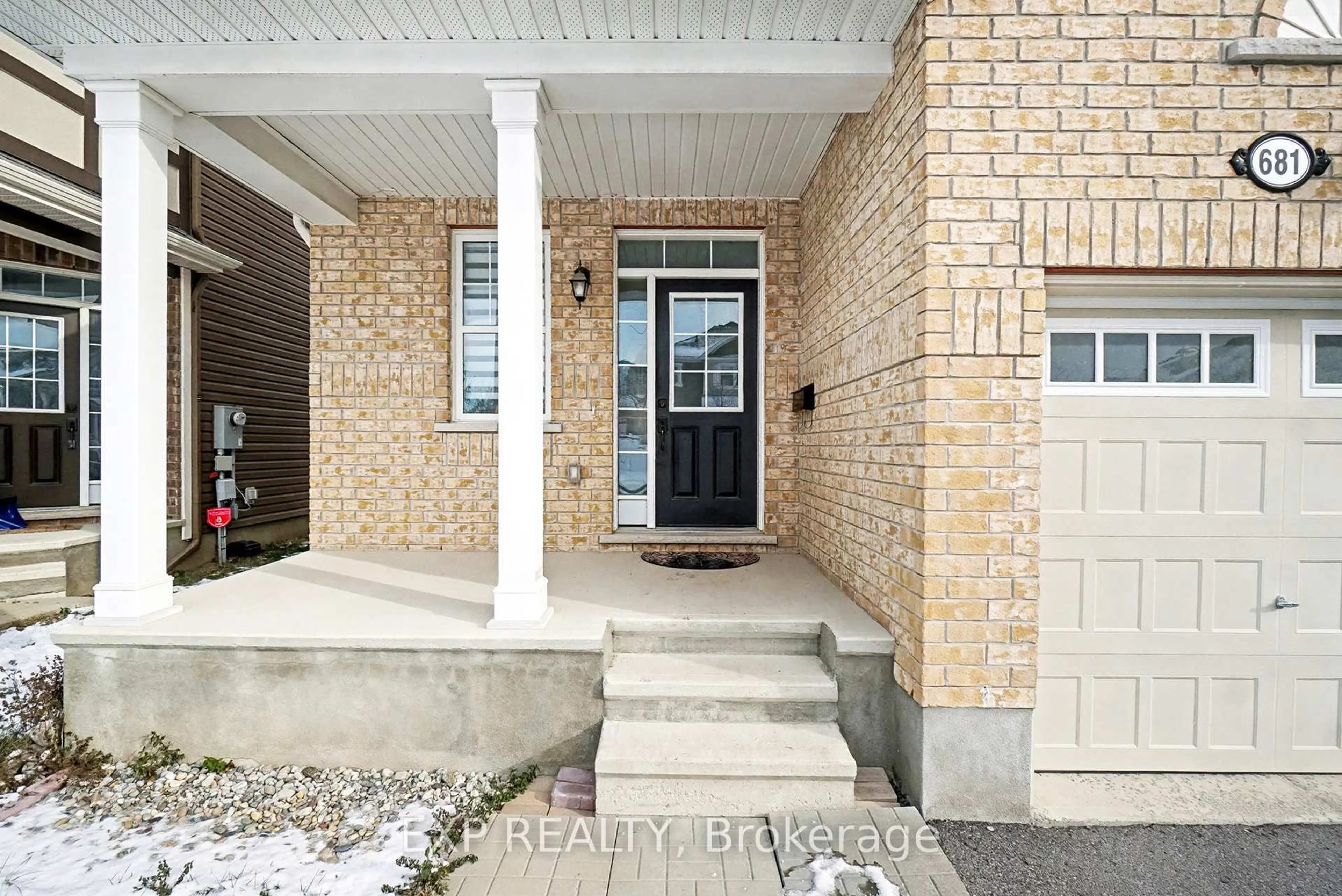 Indoor entryway for 681 Broad Cove Cres, Ottawa Ontario K2C 3H2