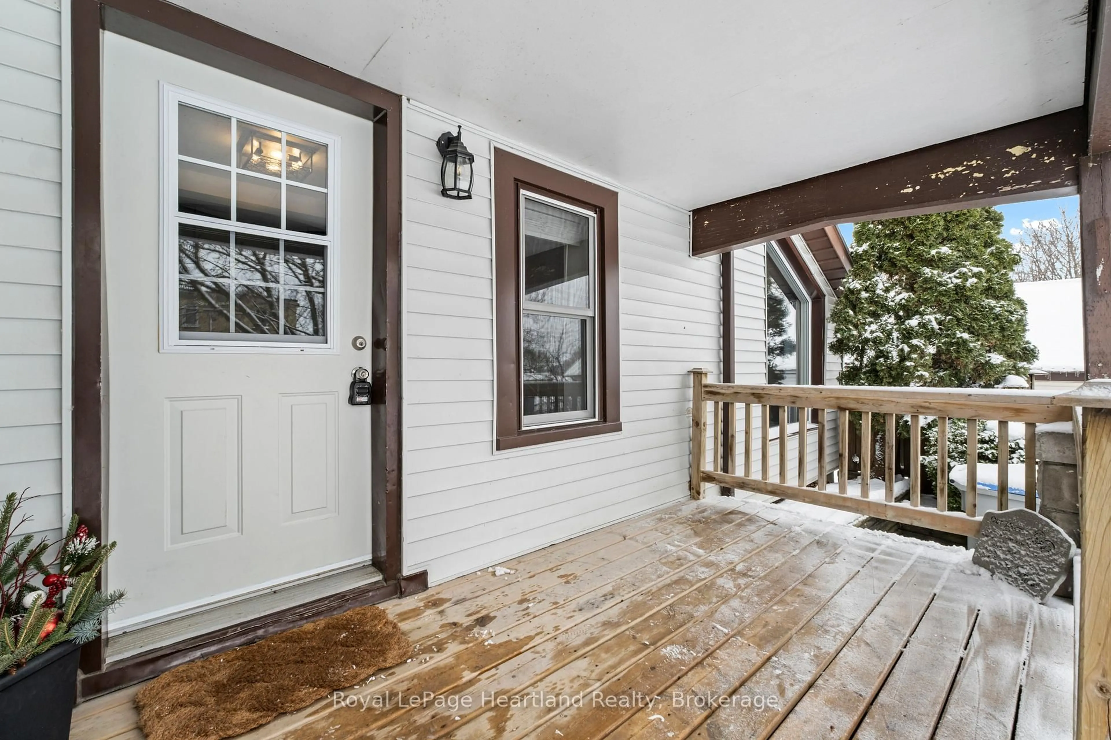 Indoor entryway for 70399 Perth Road 164, South Huron Ontario N0K 1K0