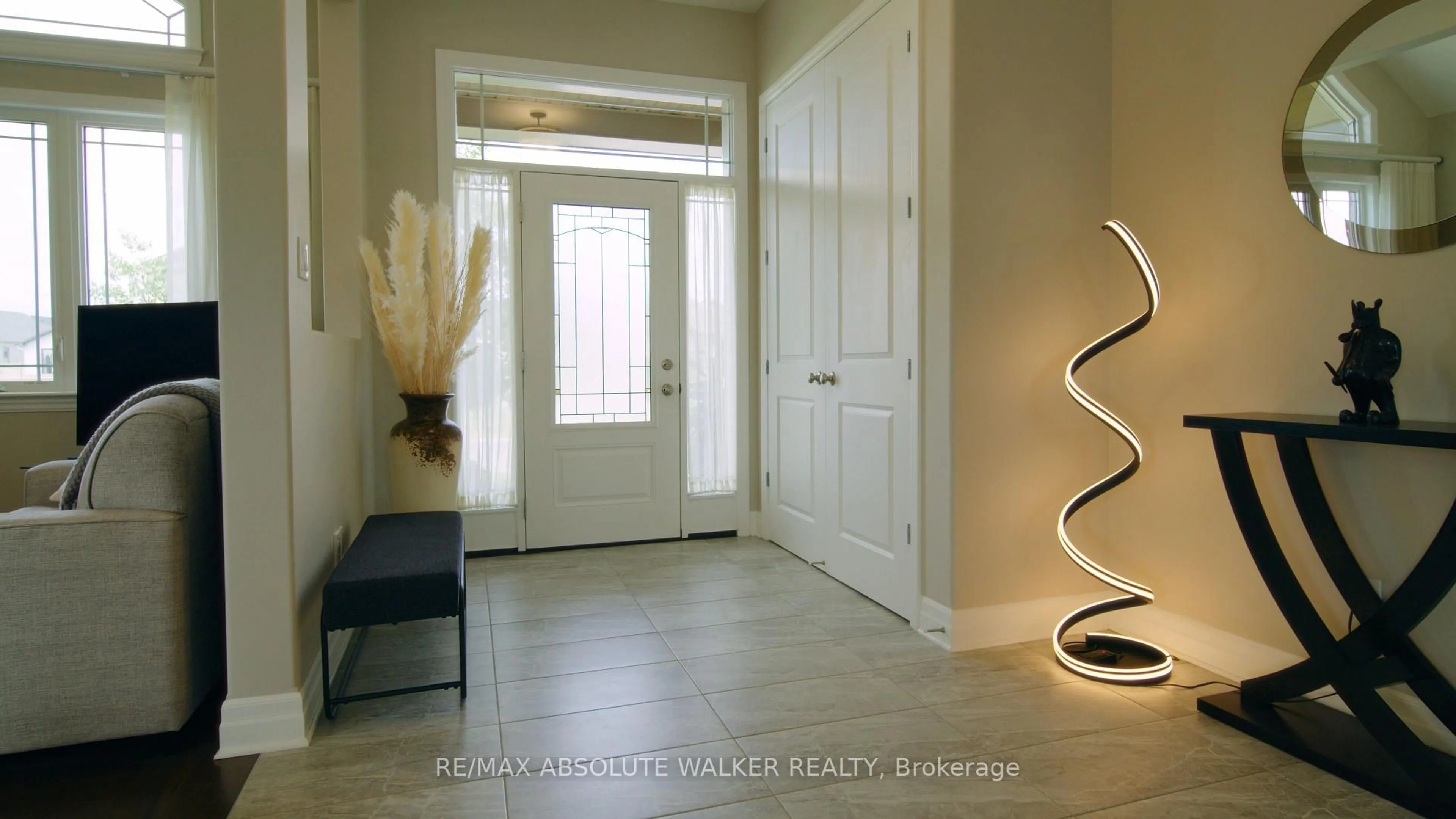 Indoor entryway for 680 COBALT St, Clarence-Rockland Ontario K4K 0L8