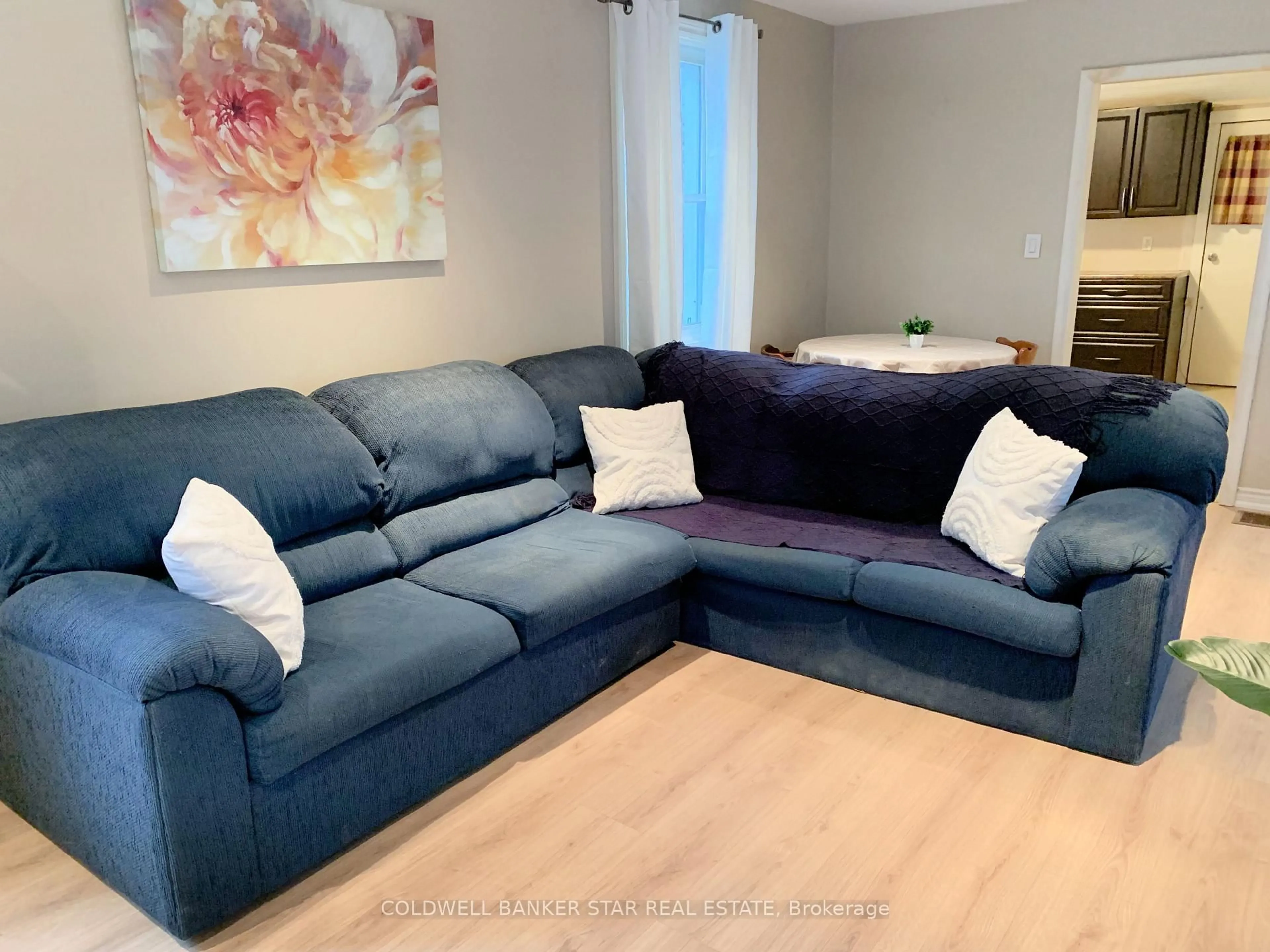 Living room with furniture, unknown for 14 Antrim St, St. Thomas Ontario N5P 1S3