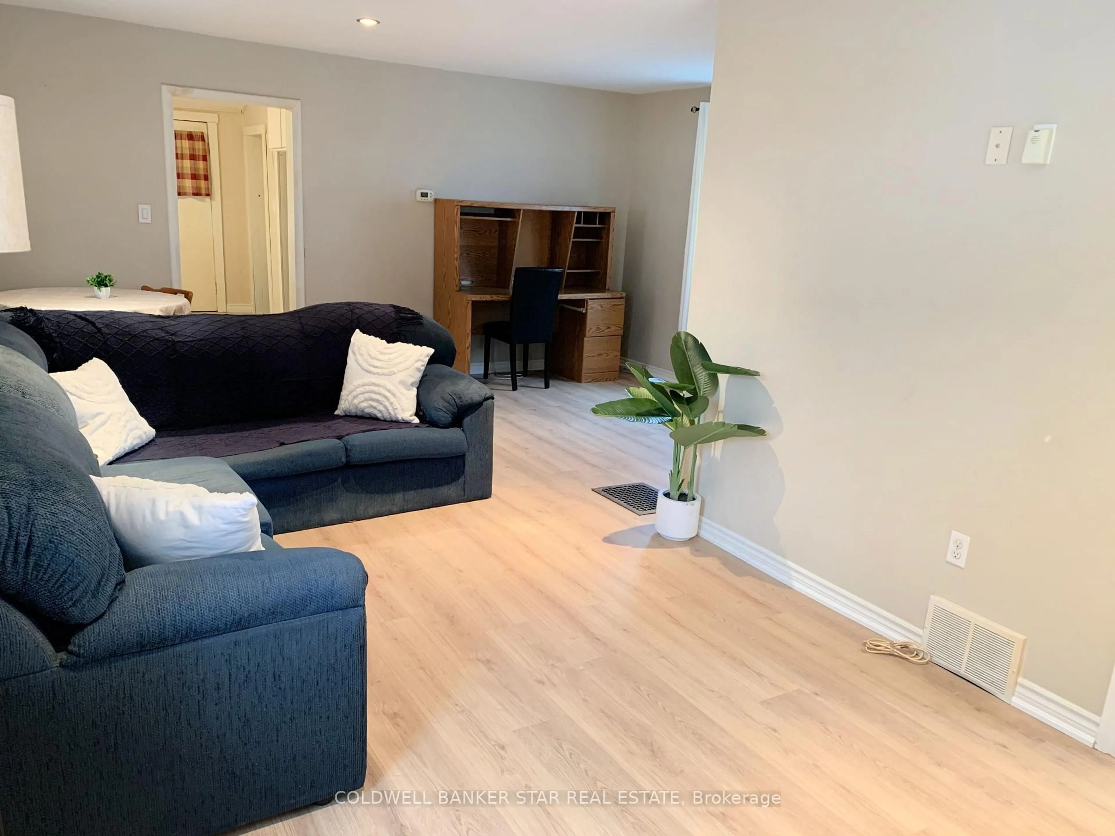 Living room with furniture, unknown for 14 Antrim St, St. Thomas Ontario N5P 1S3