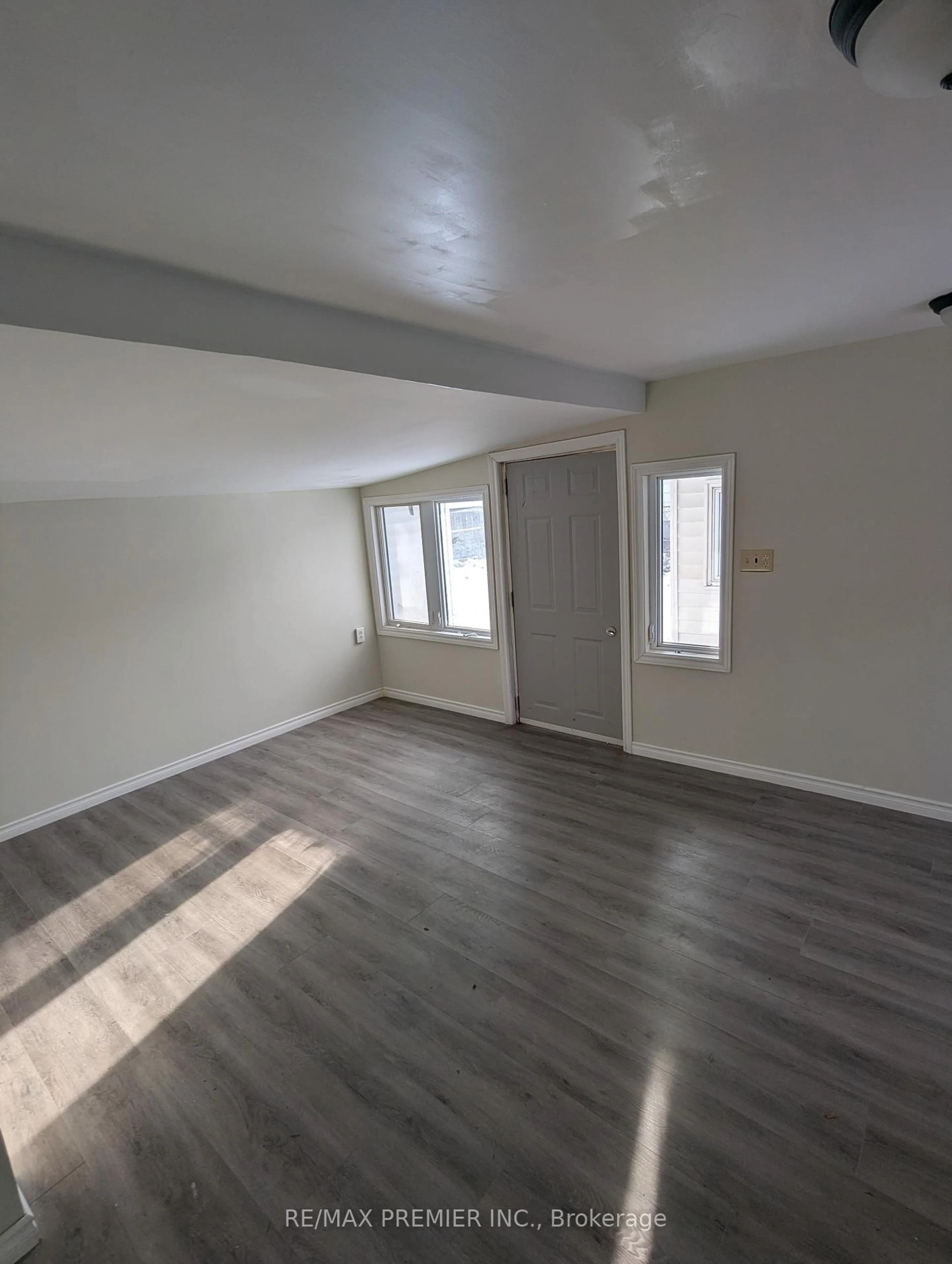 A pic of a room for 264 Delaware Ave, Chatham-Kent Ontario N7L 2W6