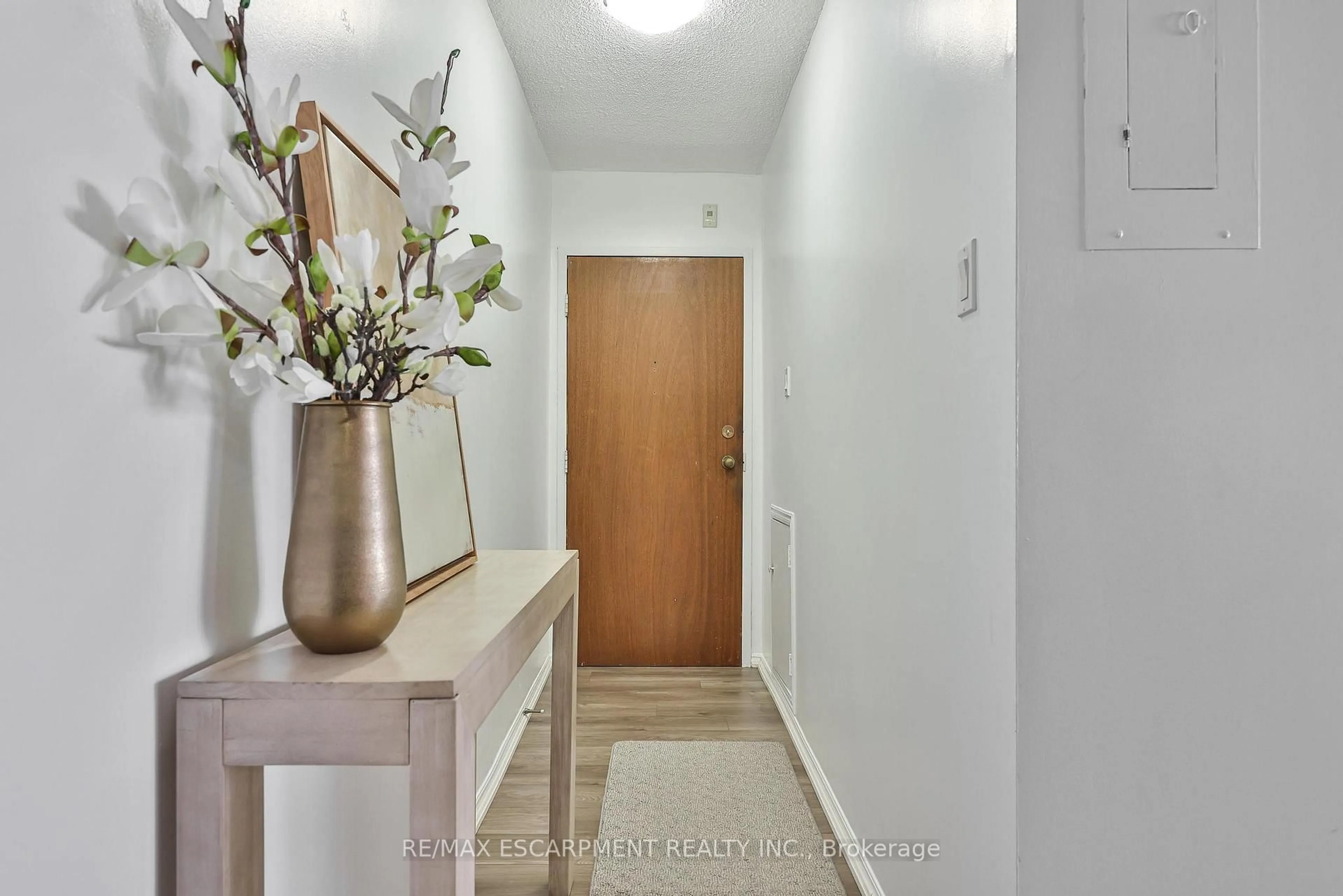 Indoor entryway for 375 King St #1706, Kitchener Ontario N2J 4L6