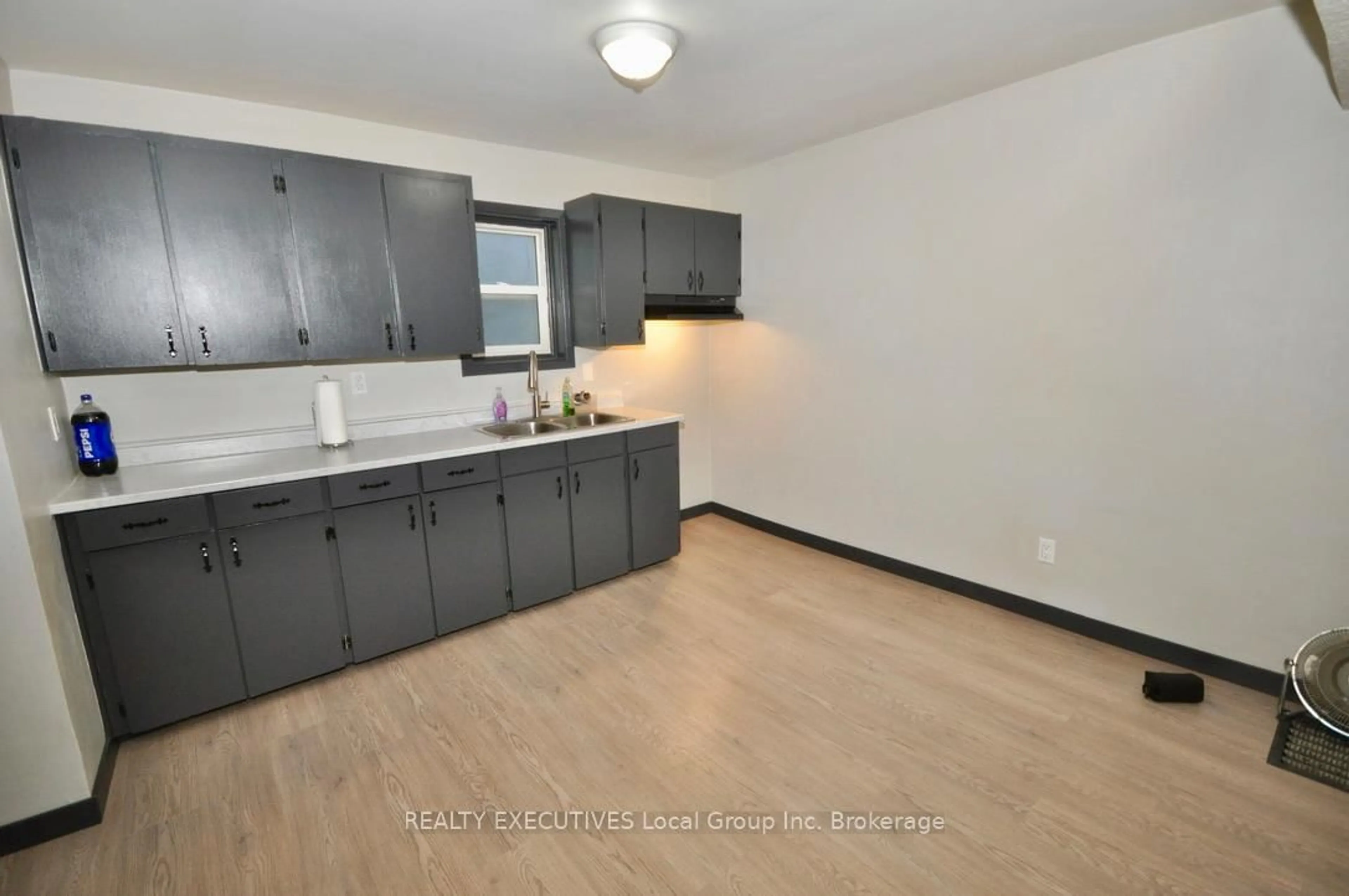 Standard kitchen, unknown for 589 Douglas St, North Bay Ontario P1B 5N7