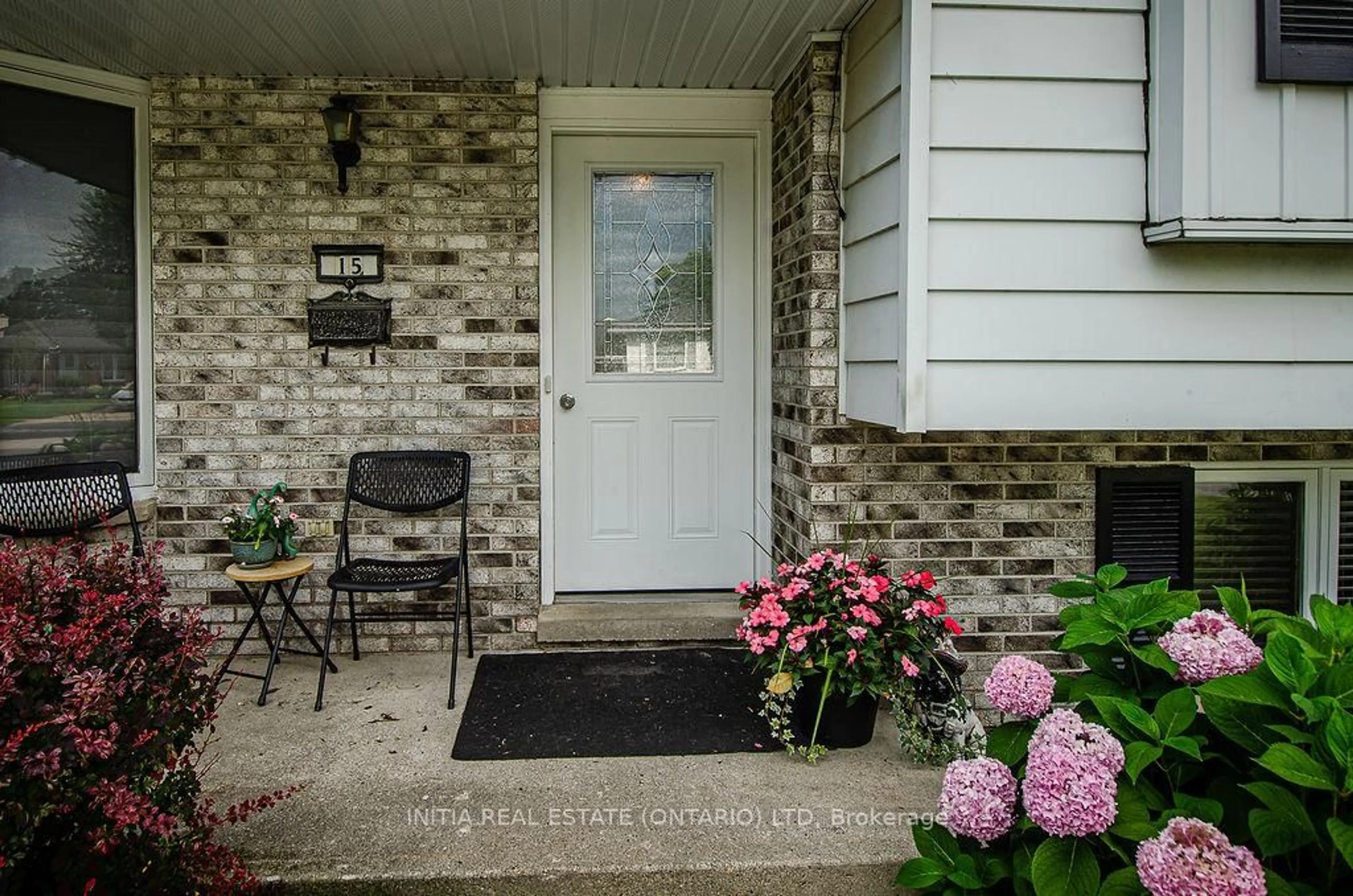 Indoor entryway for 15 Balcarres Rd, London North Ontario N5X 2H5