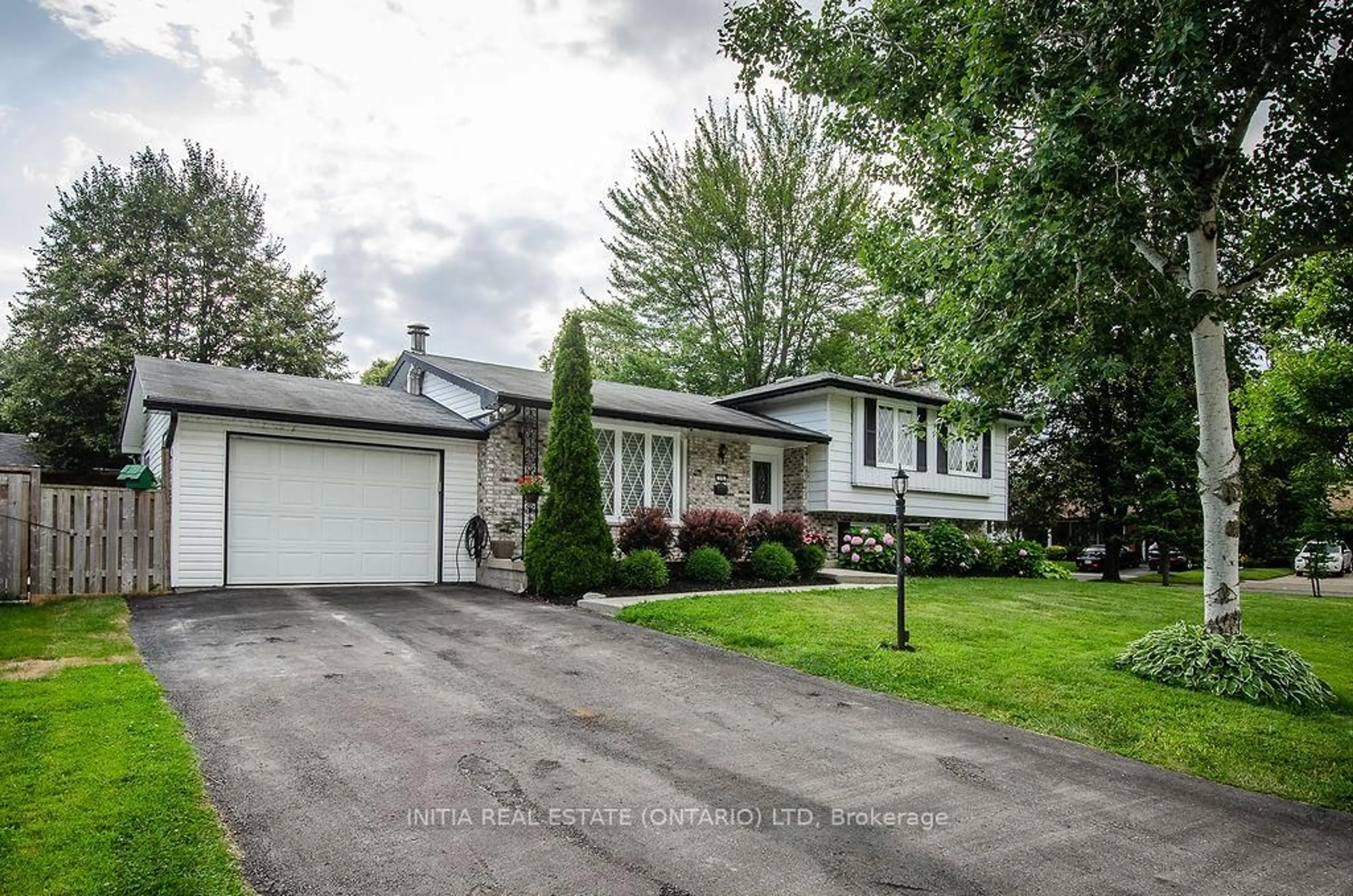 Unknown for 15 Balcarres Rd, London North Ontario N5X 2H5