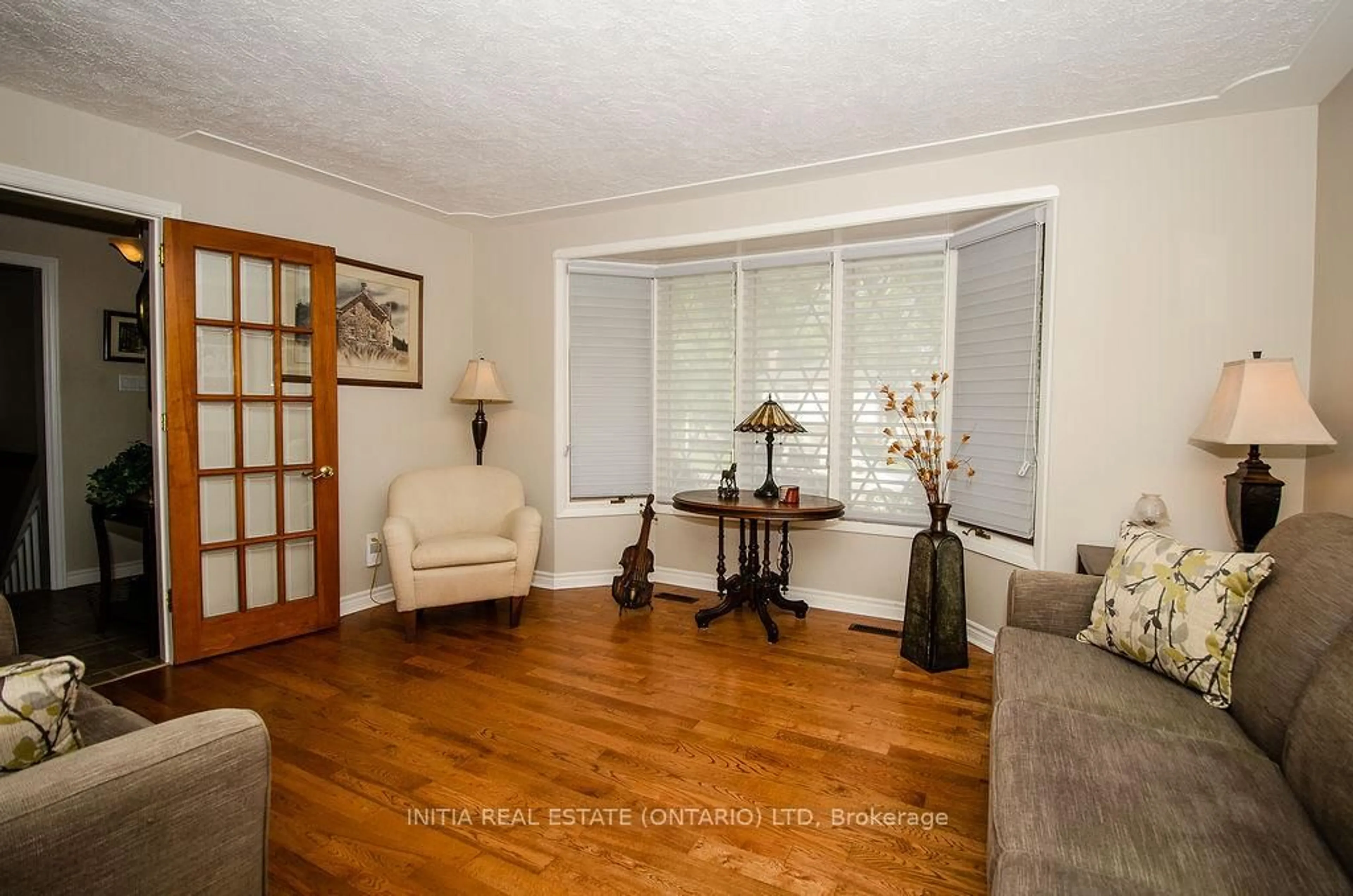 Living room with furniture, wood/laminate floor for 15 Balcarres Rd, London North Ontario N5X 2H5