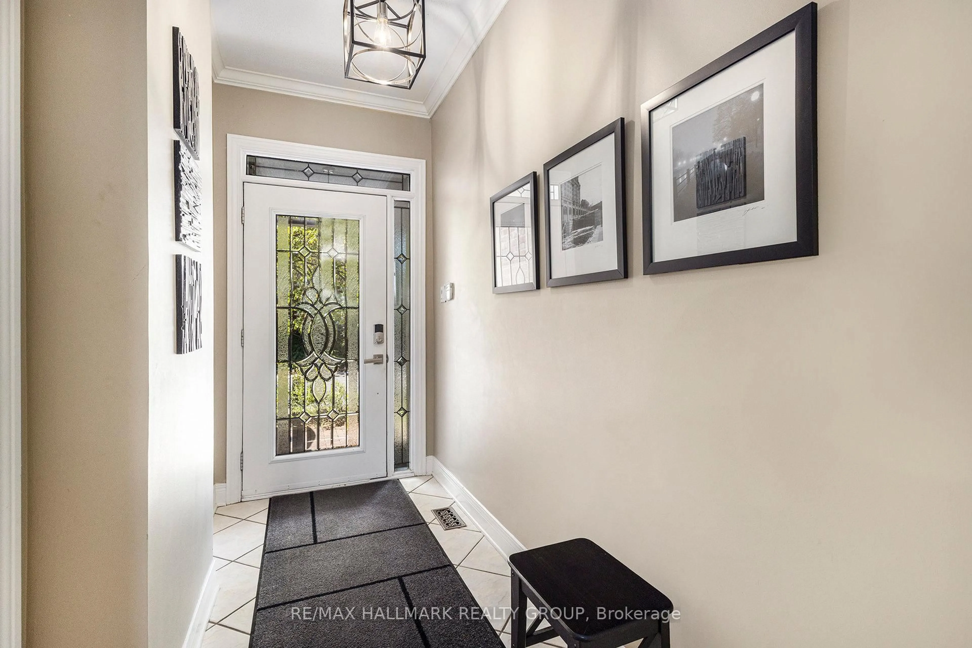 Indoor entryway for 56 Kings Landing Private, Ottawa Ontario K1S 5P8