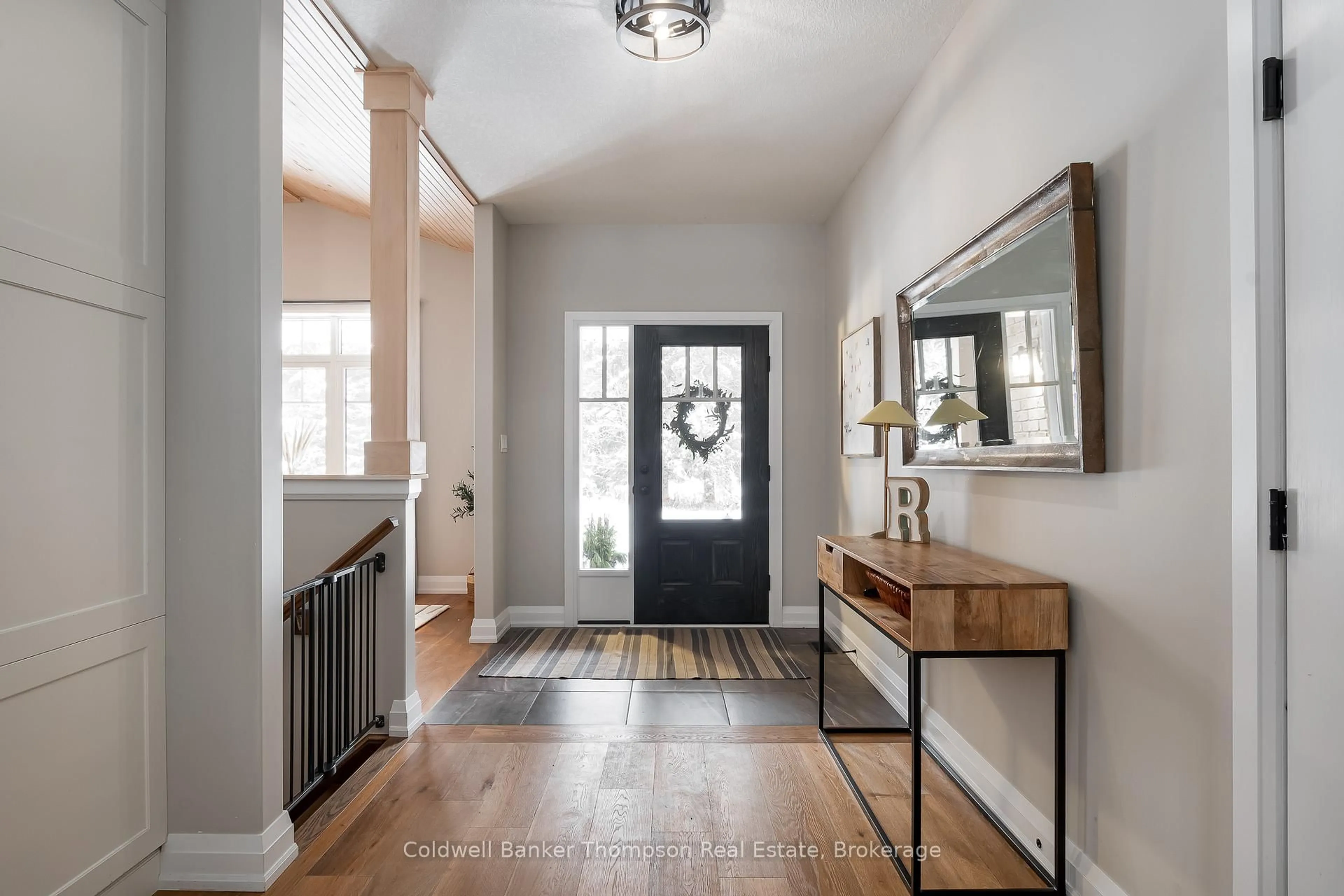 Indoor entryway for 744 North Mary Lake Rd, Huntsville Ontario P1H 1S4