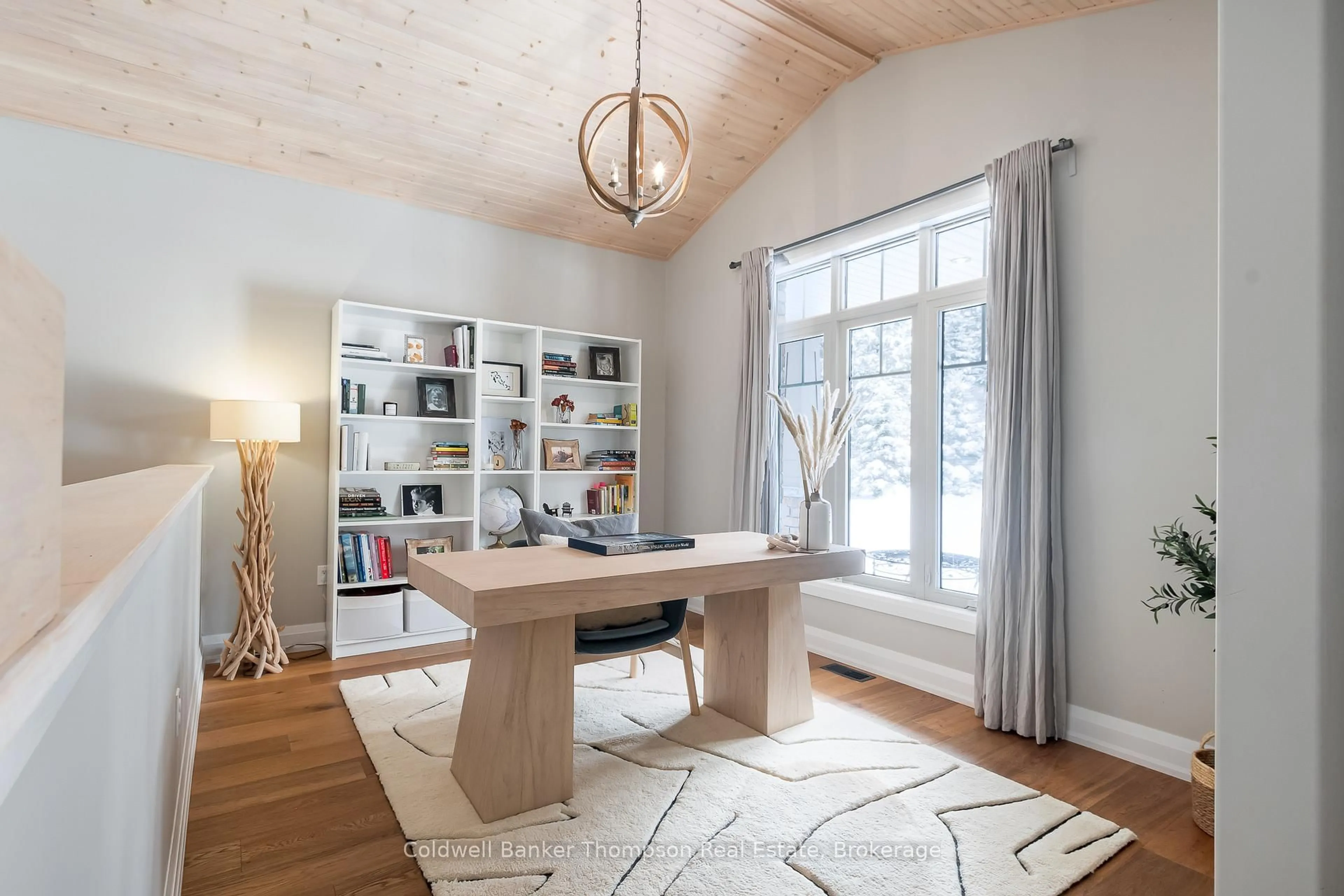 Unknown for 744 North Mary Lake Rd, Huntsville Ontario P1H 1S4