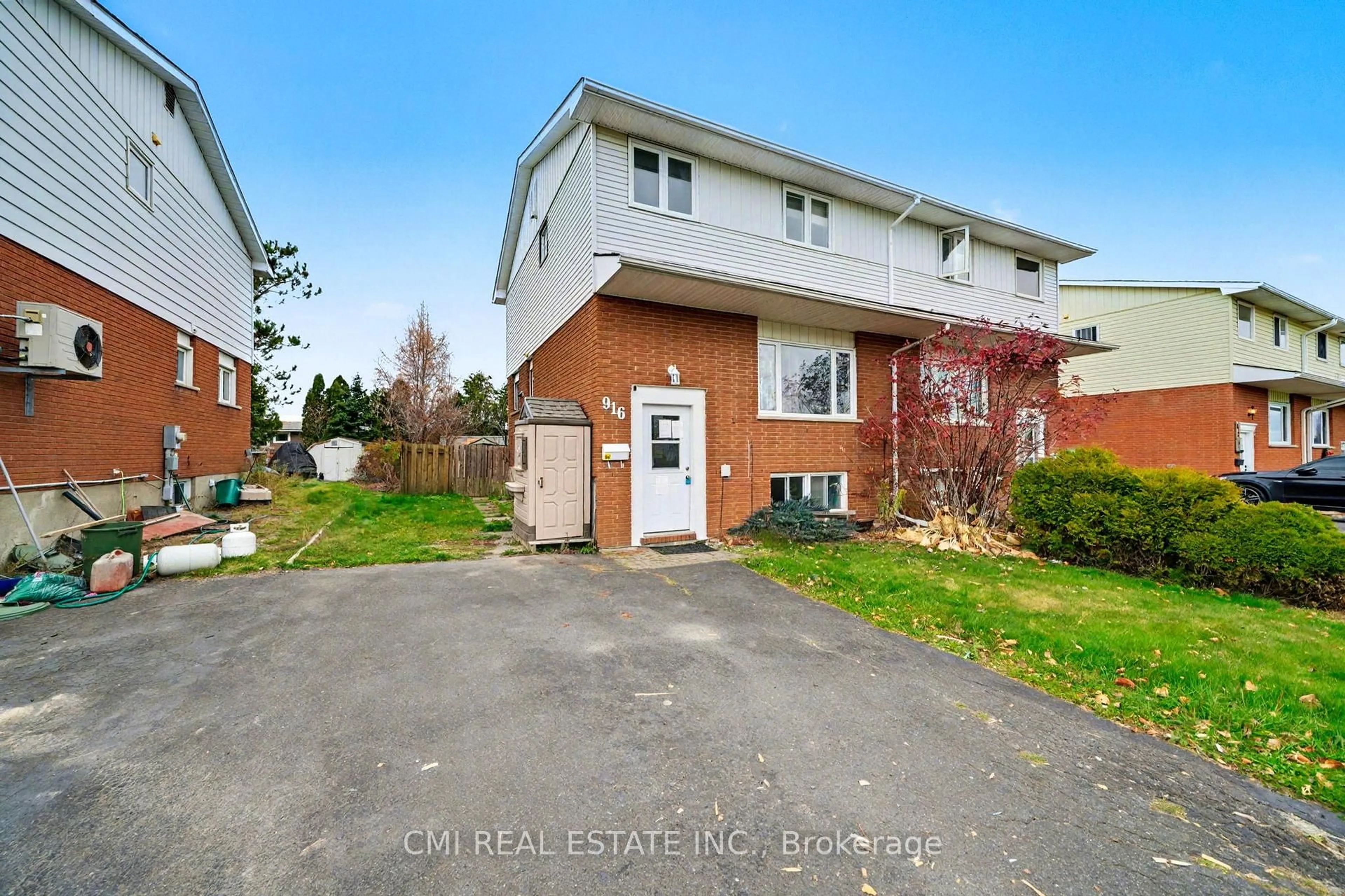 A pic from outside/outdoor area/front of a property/back of a property/a pic from drone, street for 916 Woodbine Ave, Greater Sudbury Ontario P3A 5A8