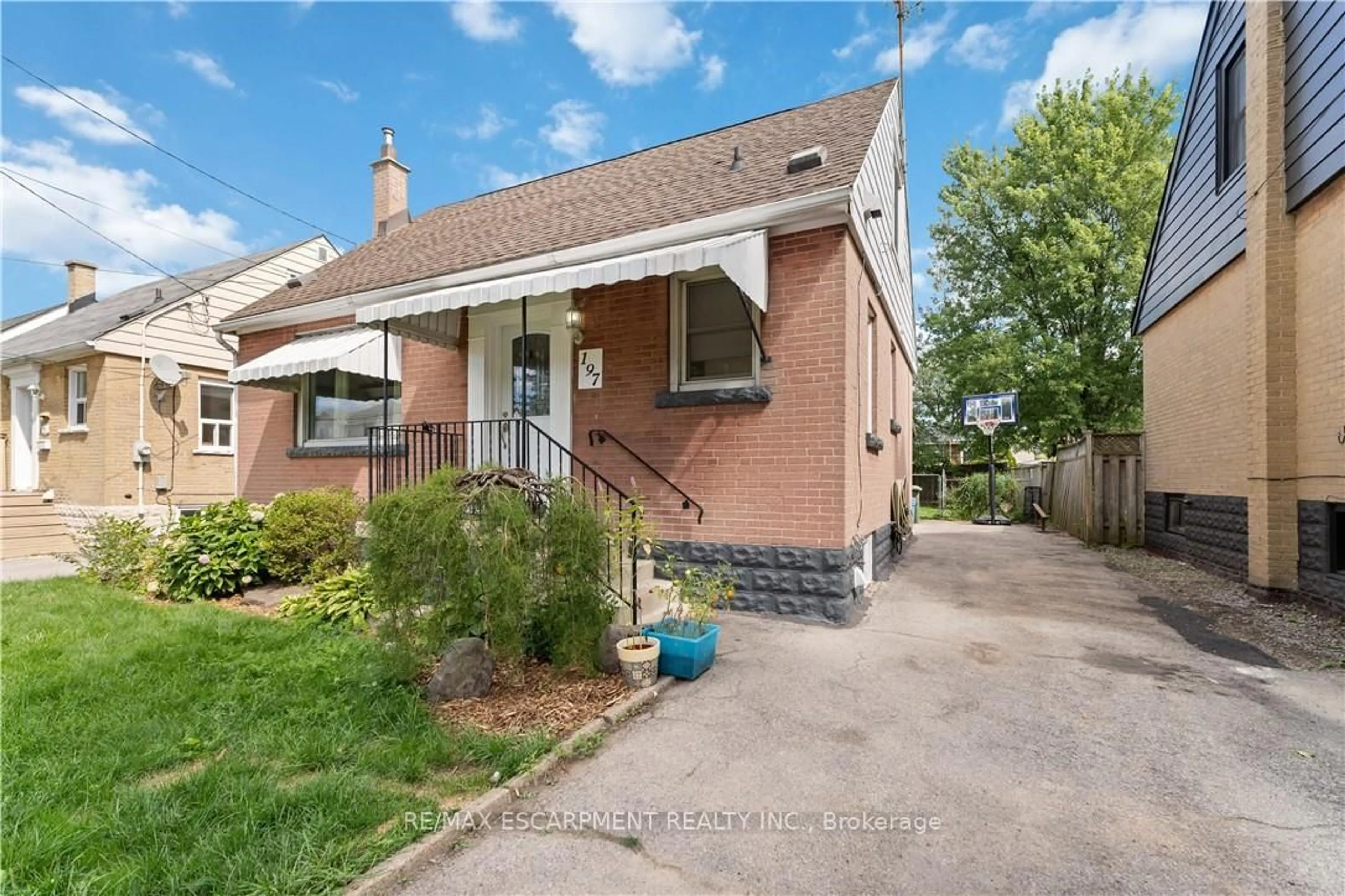 Home with brick exterior material, street for 197 East 12th St, Hamilton Ontario L9A 3X5