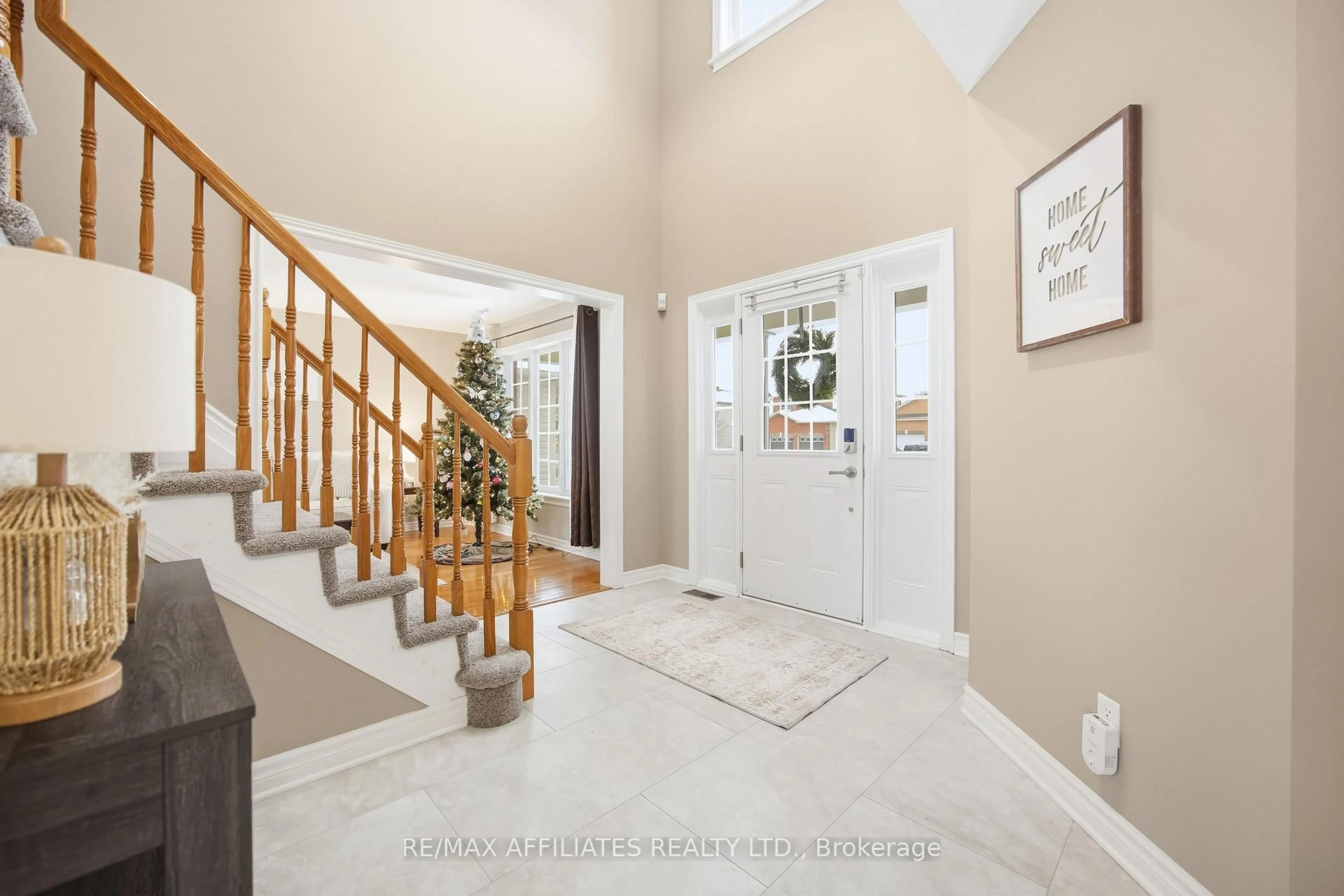 Indoor entryway for 27 Comba Dr, Carleton Place Ontario K7C 4V2