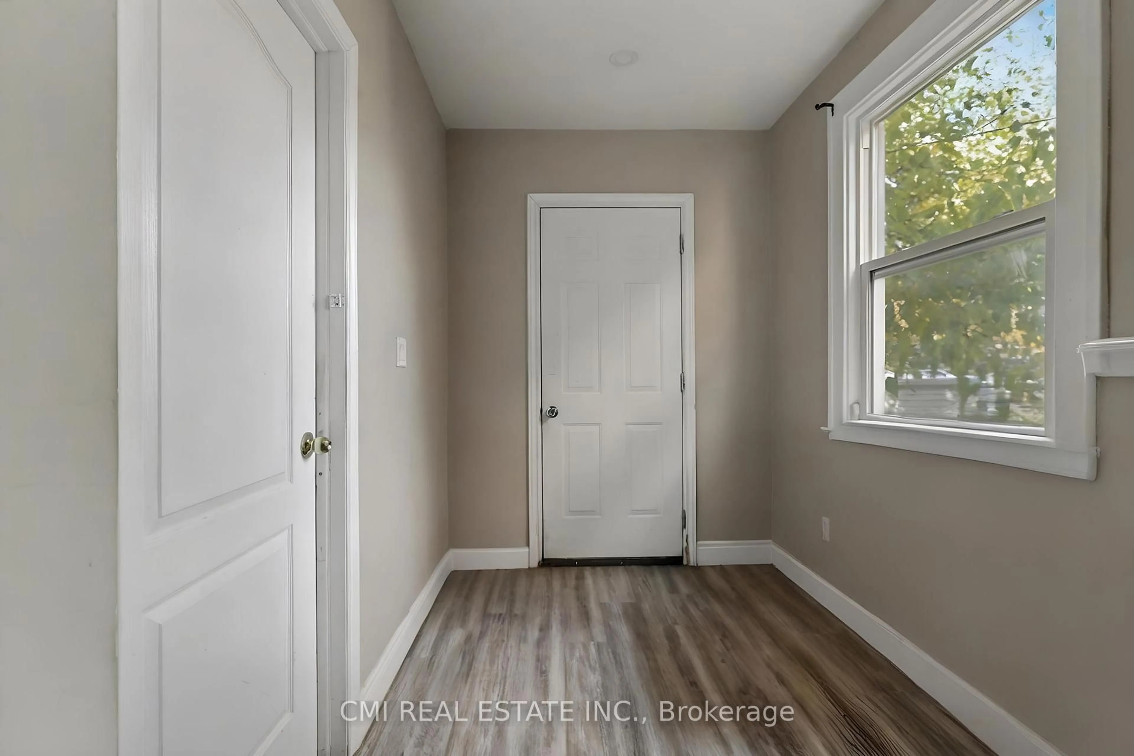 Unknown for 122 Montrose St, Windsor Ontario N8X 1A3