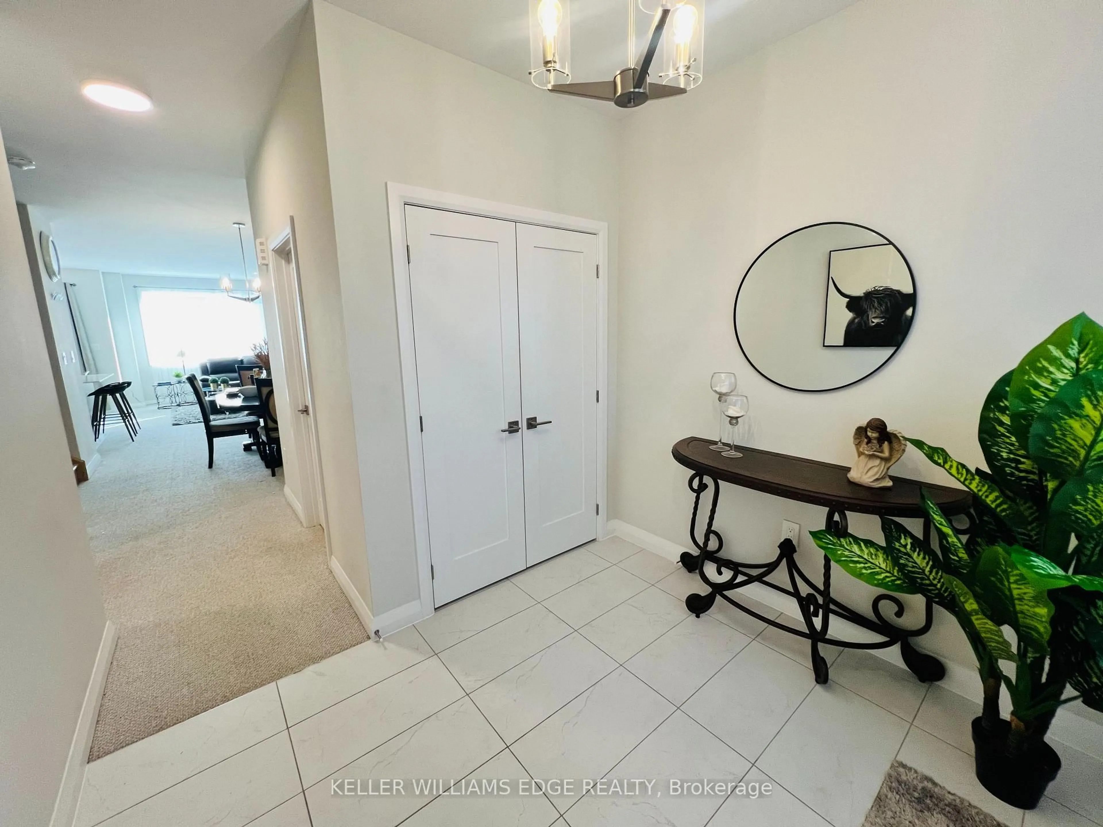 Indoor entryway for 11 Cherry Blossom Hts, Hamilton Ontario L9B 0E9