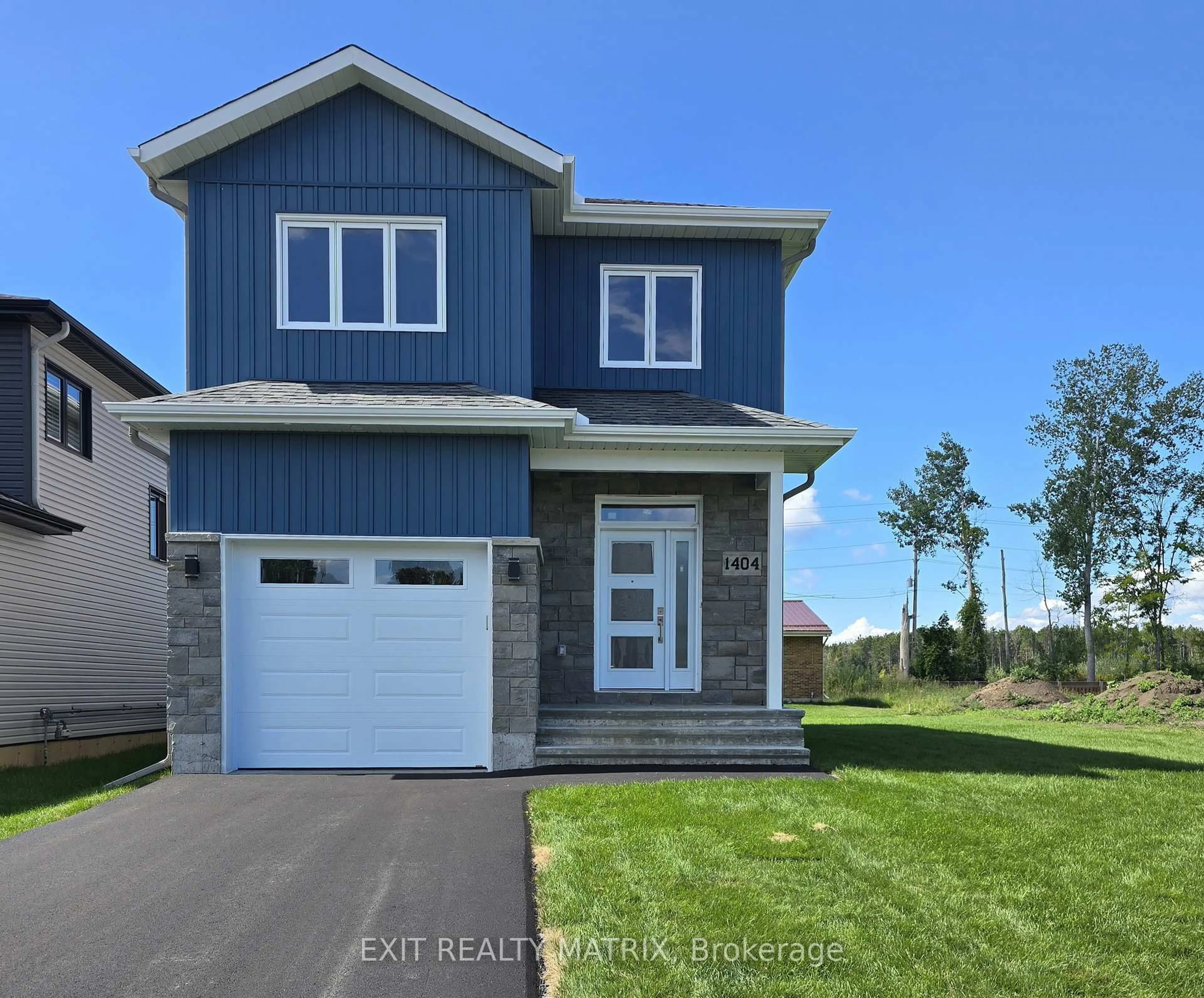 Home with vinyl exterior material, street for 1404 Caroline Crt, Cornwall Ontario K6J 0C5