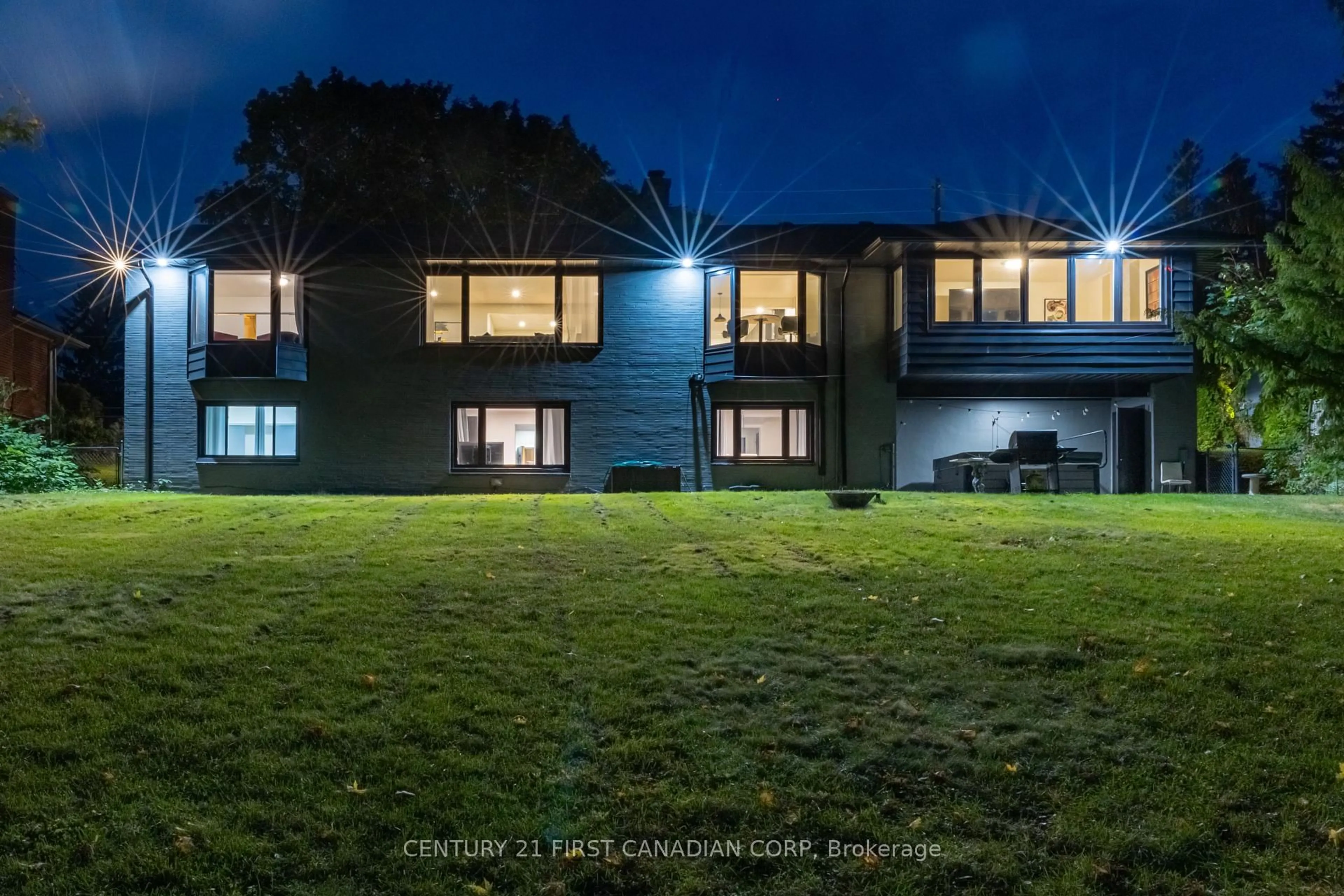 A pic from outside/outdoor area/front of a property/back of a property/a pic from drone, building for 878 Riverside Dr, London North Ontario N6H 2T3