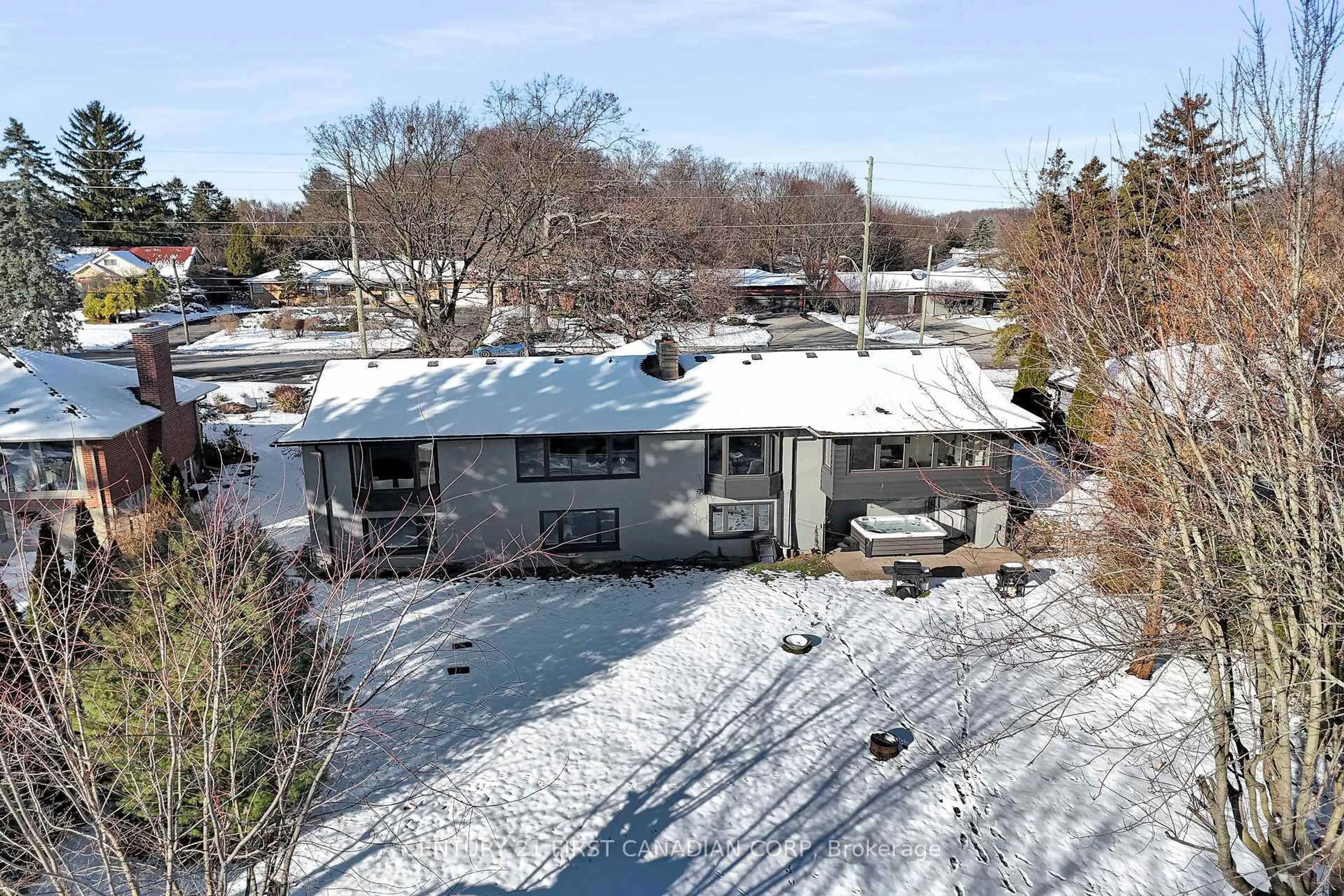 A pic from outside/outdoor area/front of a property/back of a property/a pic from drone, street for 878 Riverside Dr, London North Ontario N6H 2T3