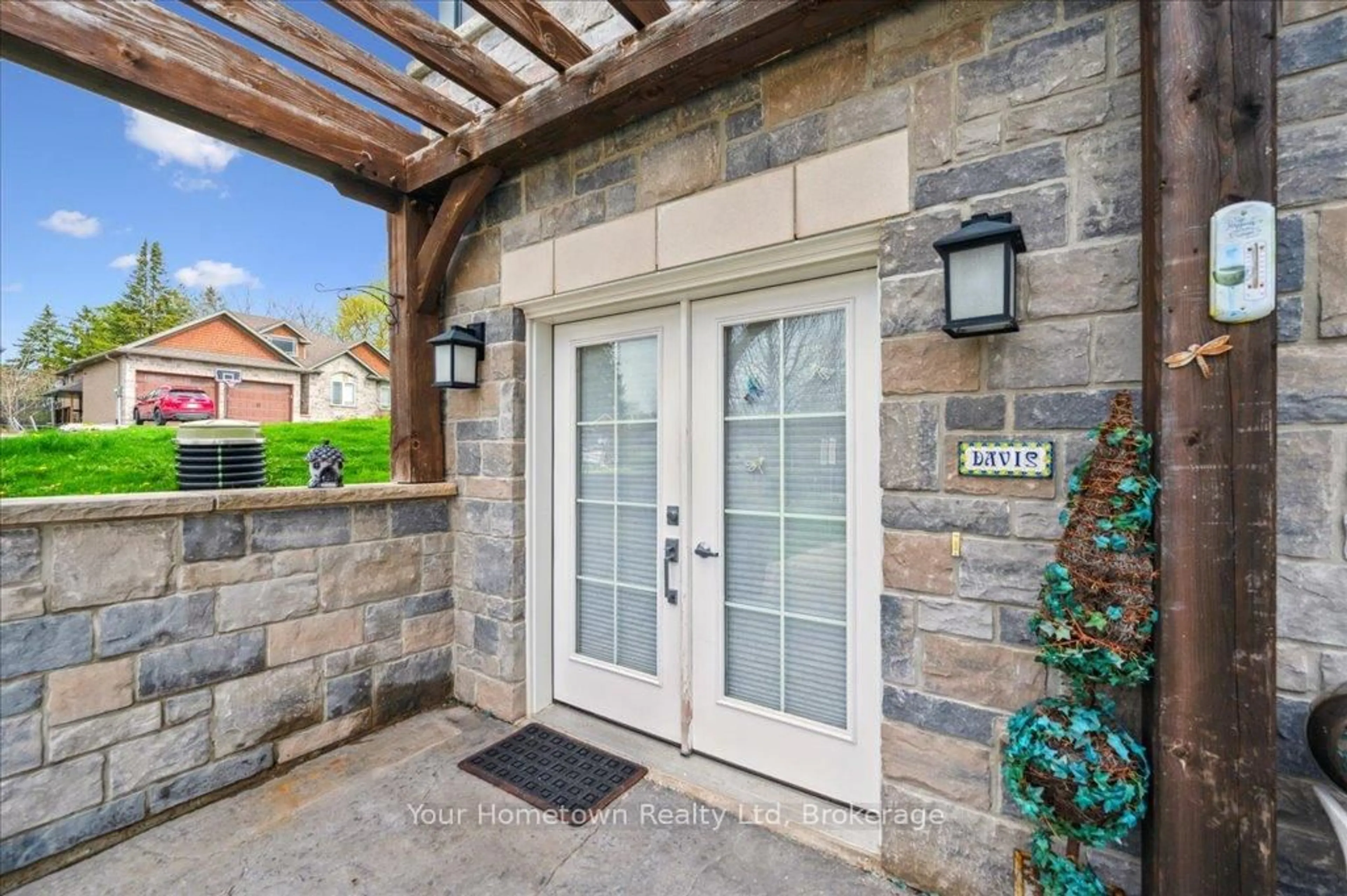 Indoor entryway for 27 Stumpf St #27B, Centre Wellington Ontario N0B 1S0