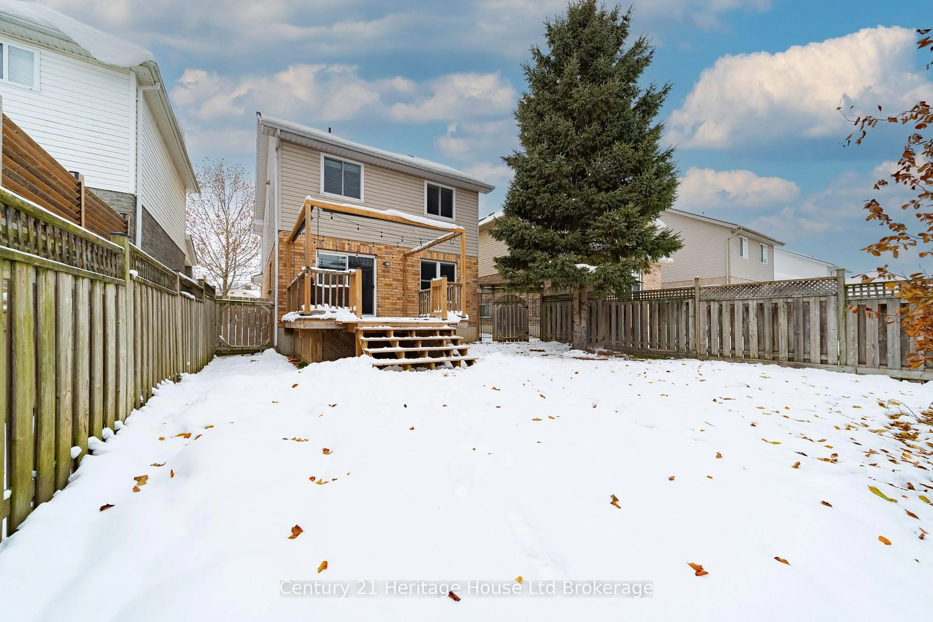 Patio, street for 541 Sales Dr, Woodstock Ontario N4S 8Z7