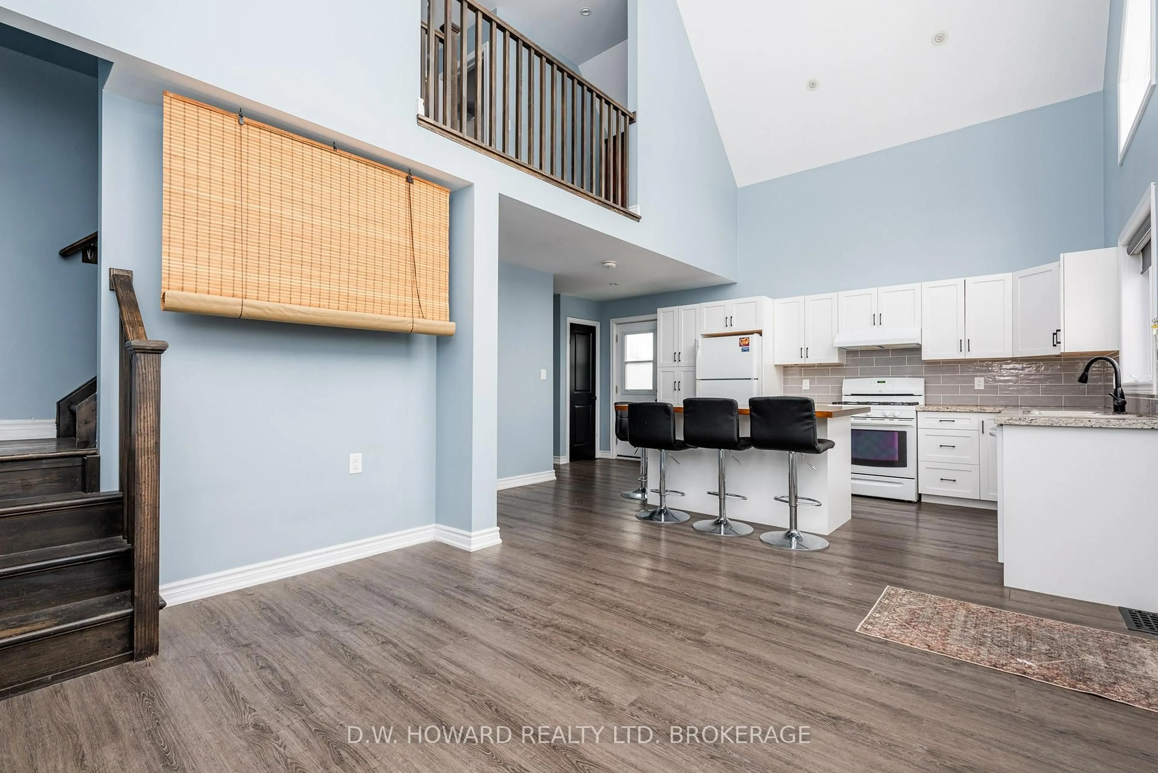 Open concept kitchen, wood/laminate floor for 12 Loomis Cres, Fort Erie Ontario L0S 1B0