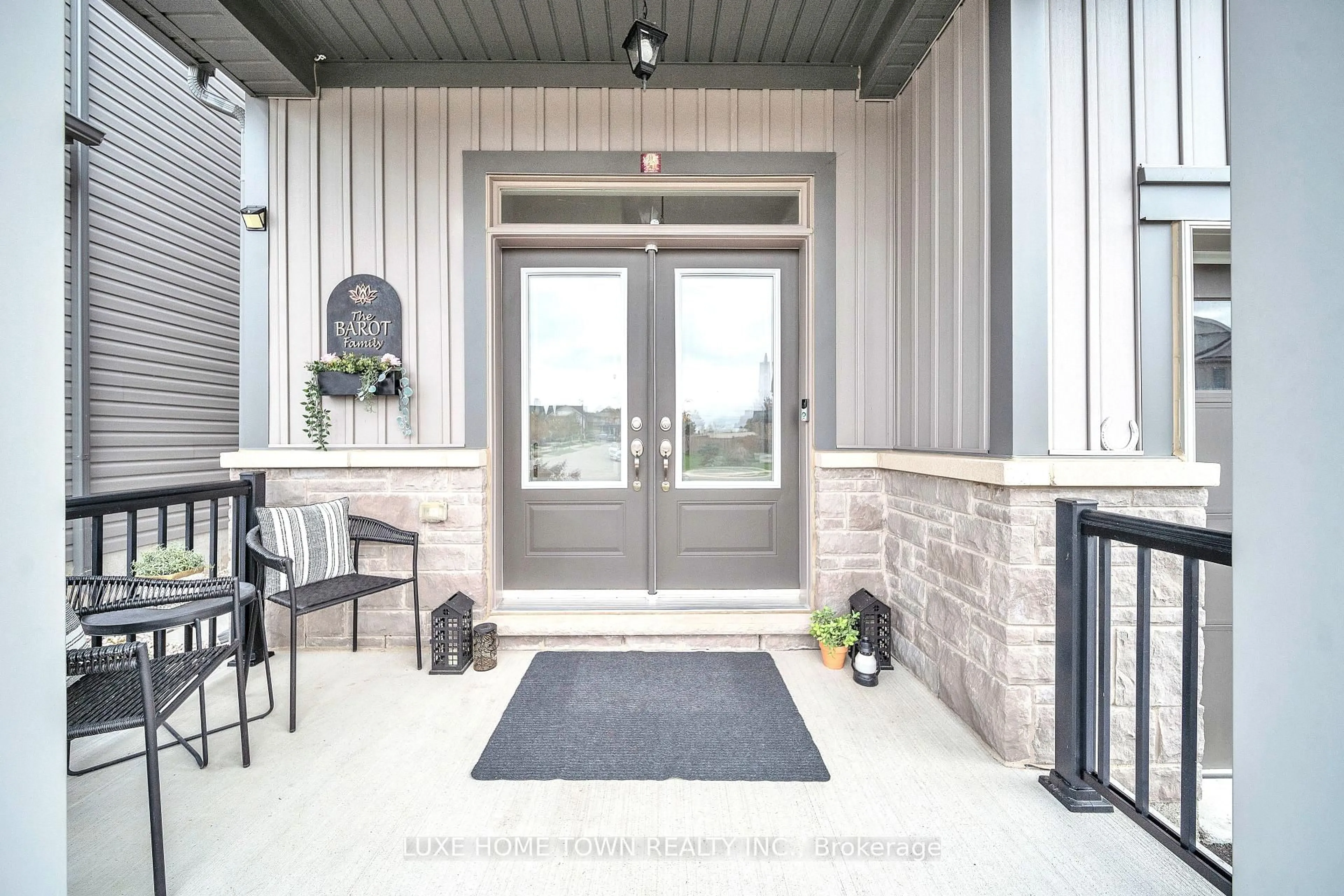 Indoor entryway for 26 Gibbs Way, Centre Wellington Ontario N1M 0G7