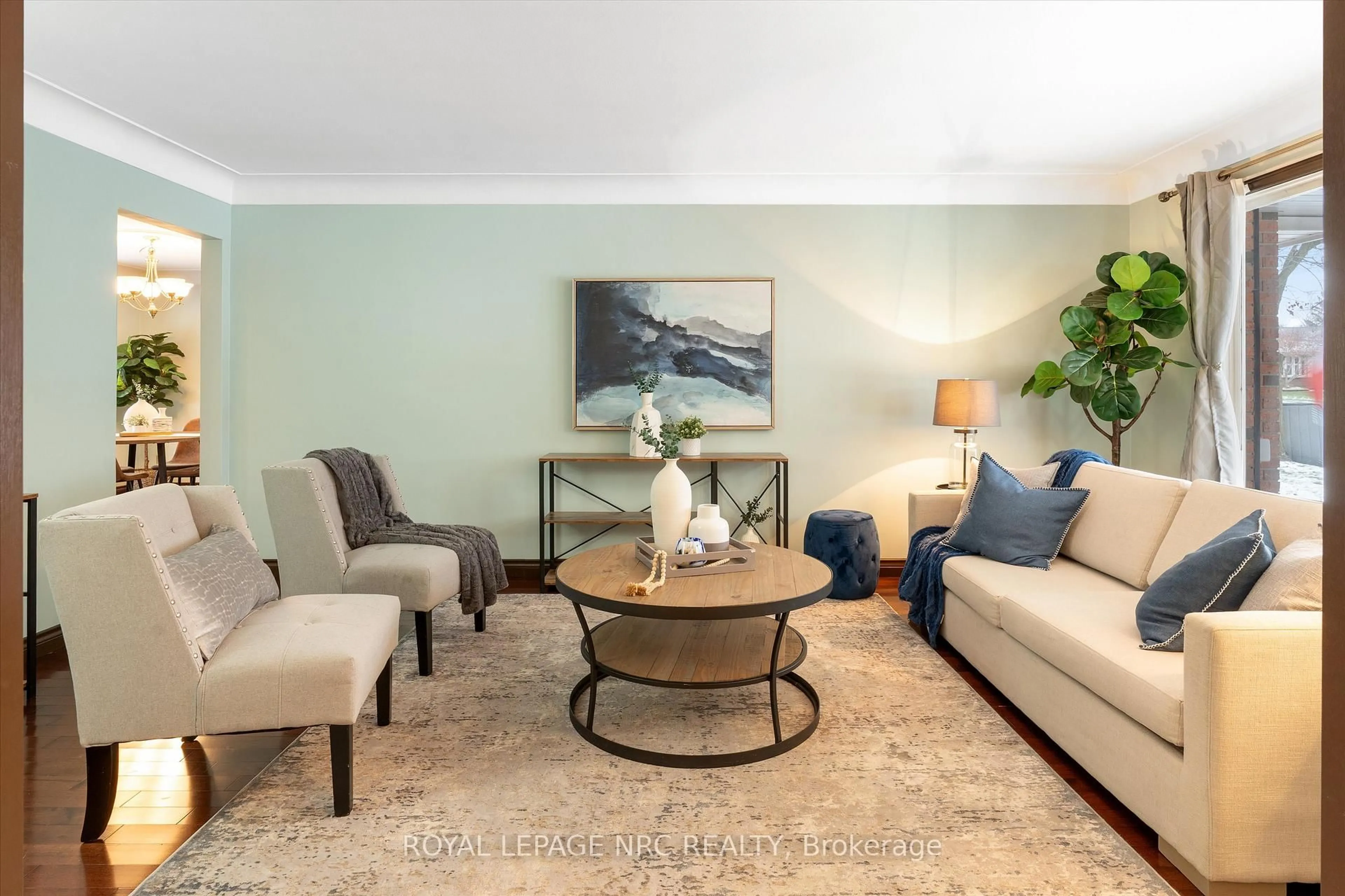 Living room with furniture, unknown for 2821 Solar Cres, Niagara Falls Ontario L2J 4A8