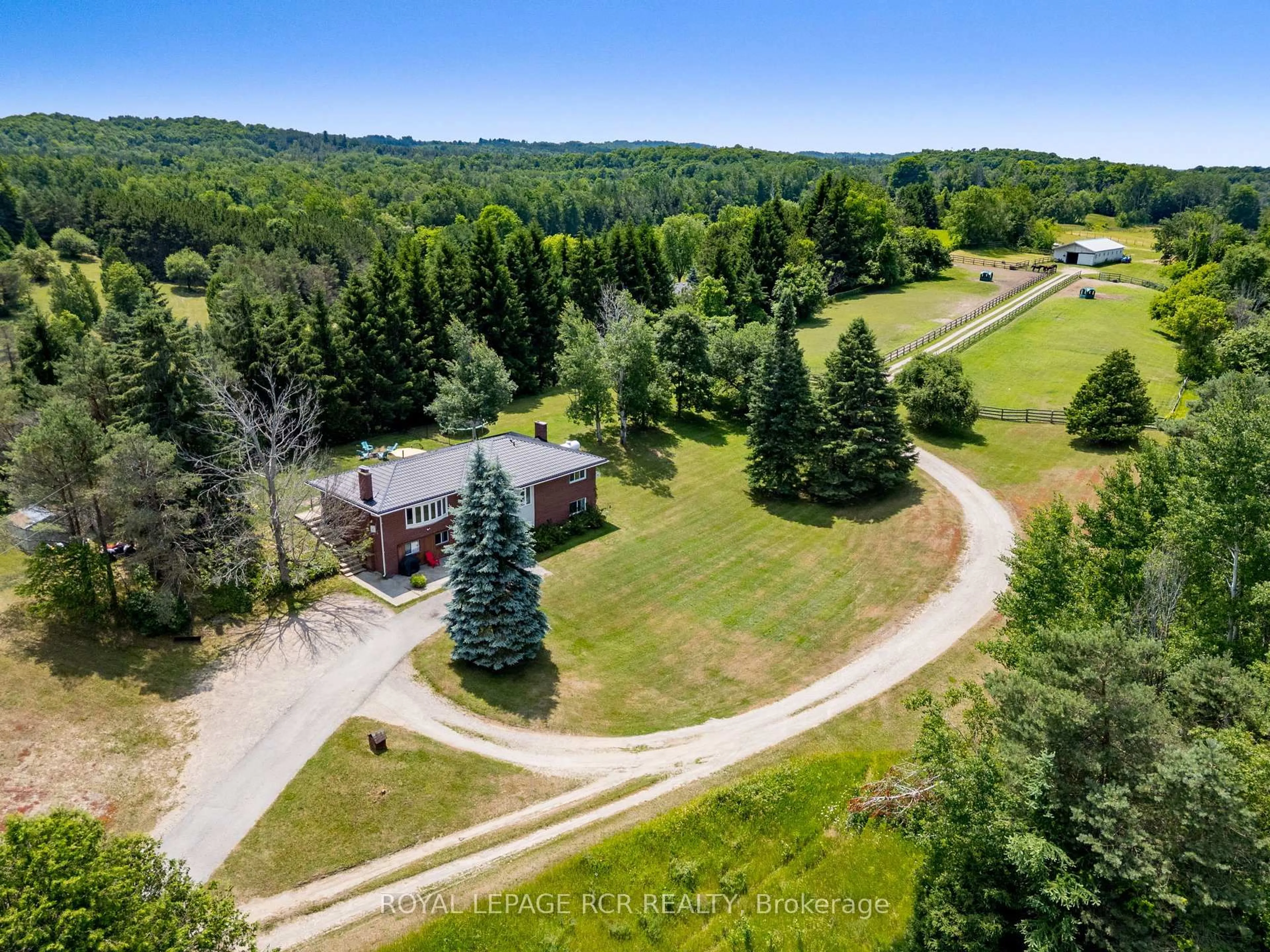 A pic from outside/outdoor area/front of a property/back of a property/a pic from drone, unknown for 994034 Mono/Adjala Townline Rd, Mono Ontario L9W 6H8
