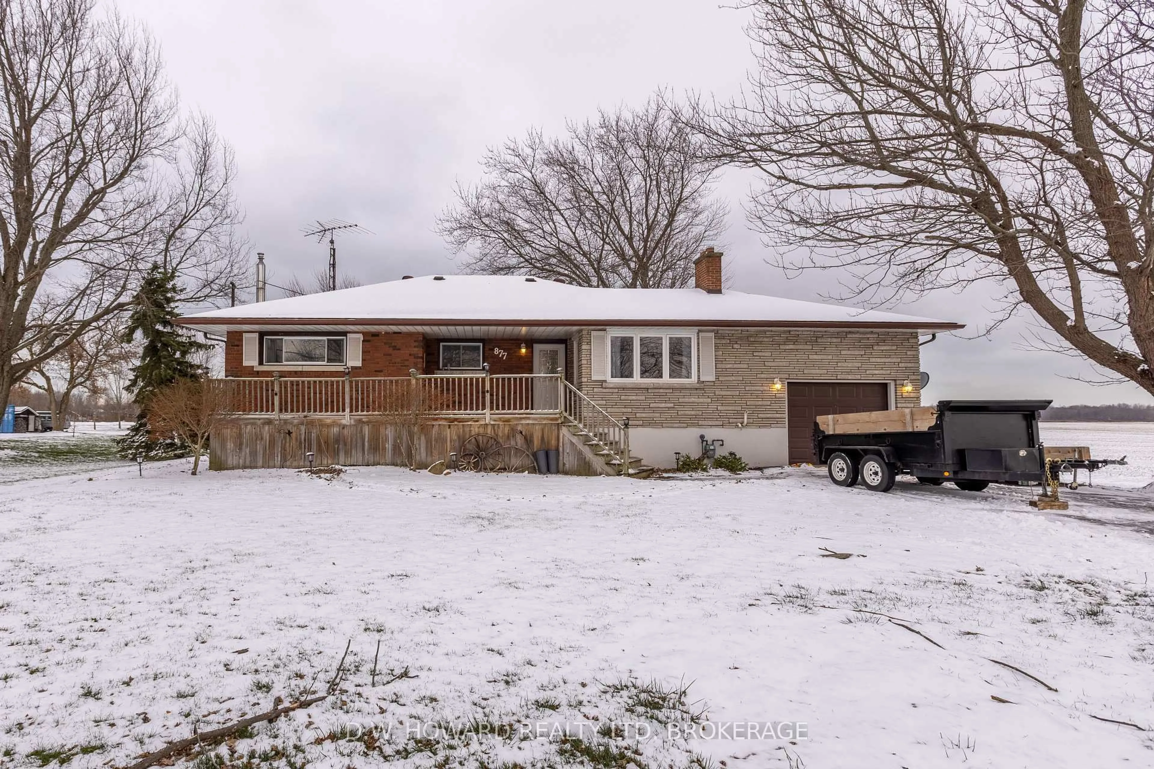 A pic from outside/outdoor area/front of a property/back of a property/a pic from drone, street for 877 Killaly St, Port Colborne Ontario L3K 5V3