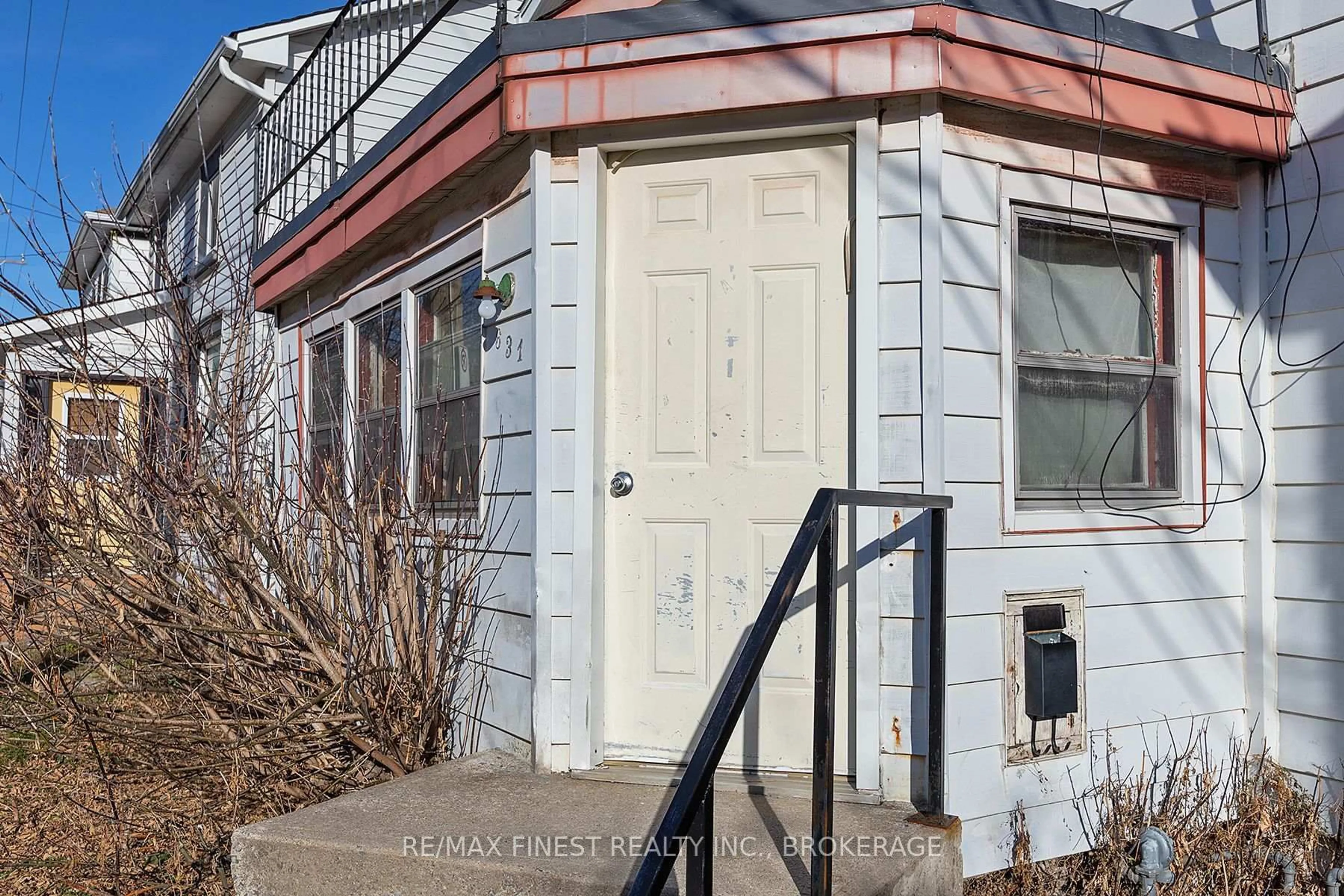 Indoor entryway for 631 Victoria St, Kingston Ontario K7K 4S3