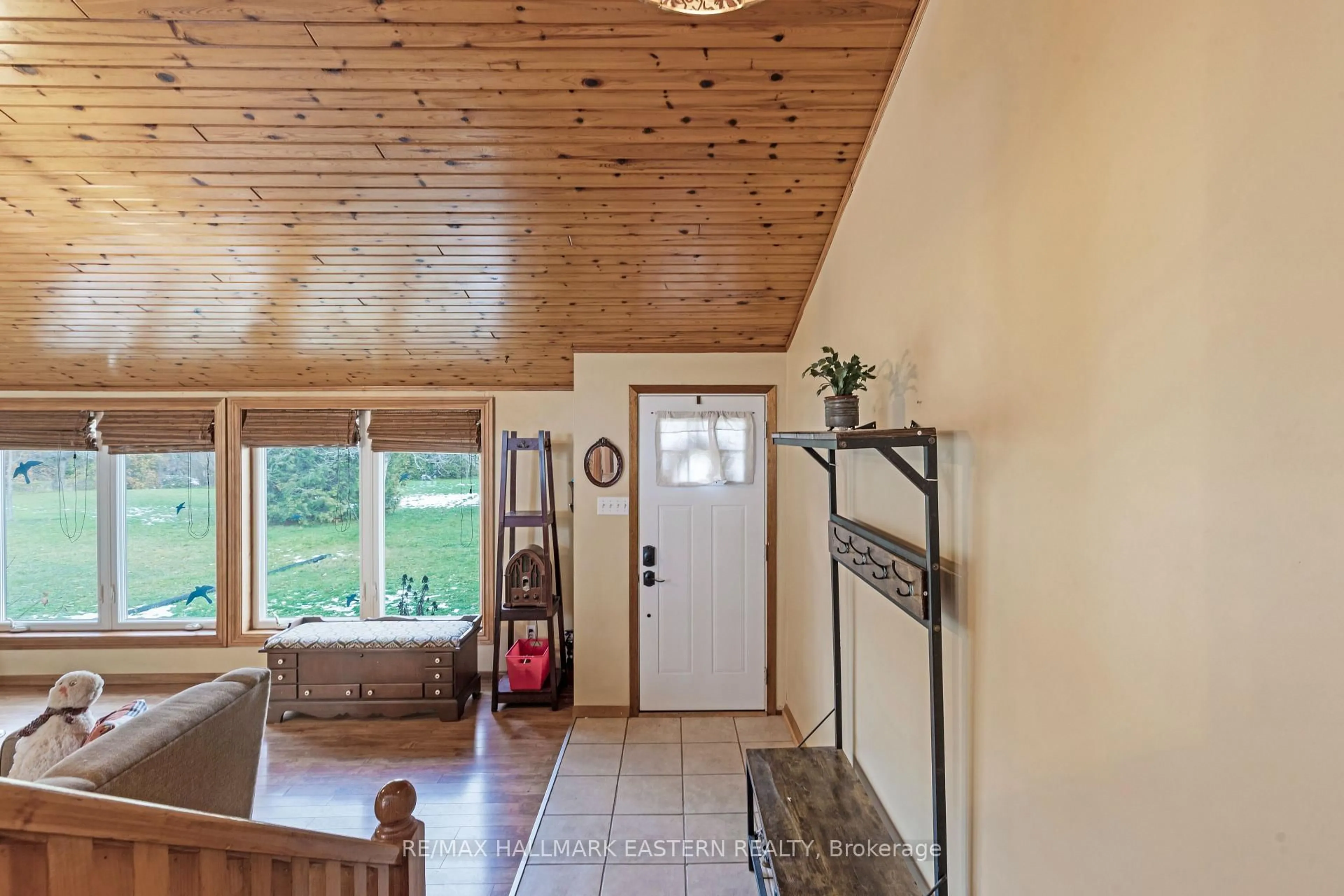 Indoor entryway for 2574 Asphodel 12th Line, Asphodel-Norwood Ontario K0L 2V0