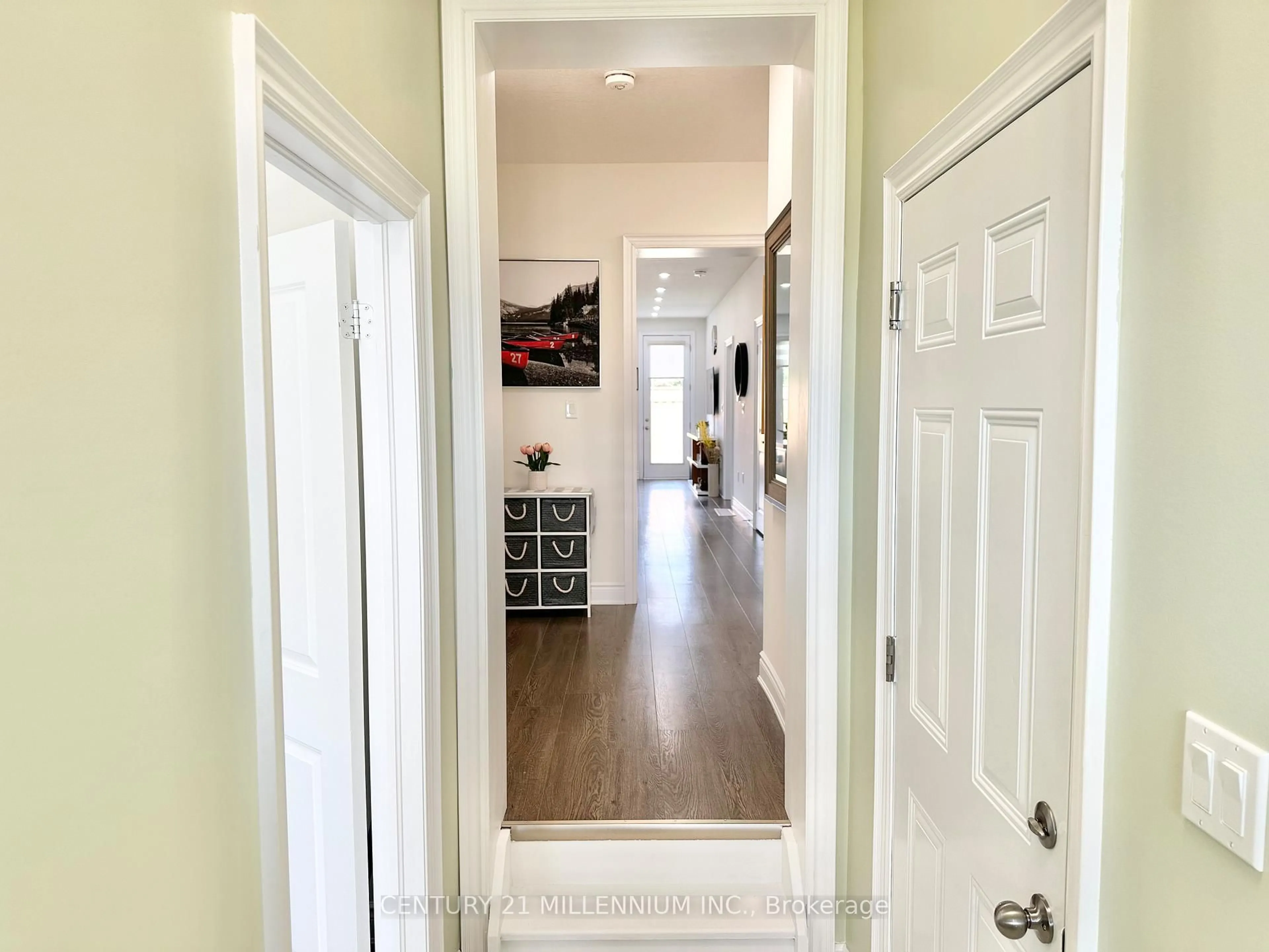 Indoor entryway for 50 Seaton Cres, Tillsonburg Ontario N4G 0J7
