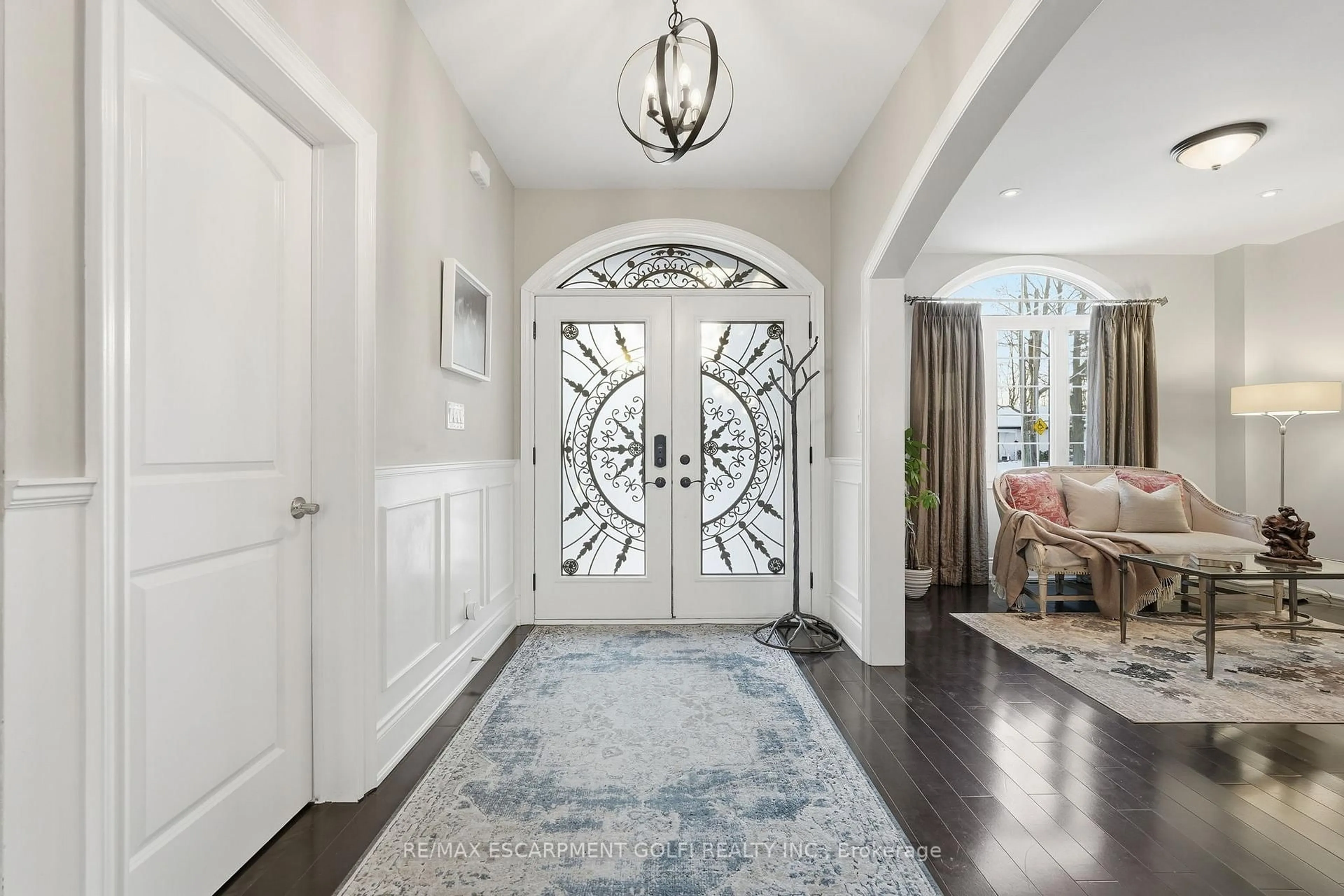 Indoor entryway for 20 Vinegar Hill St, Hamilton Ontario L0R 2H0