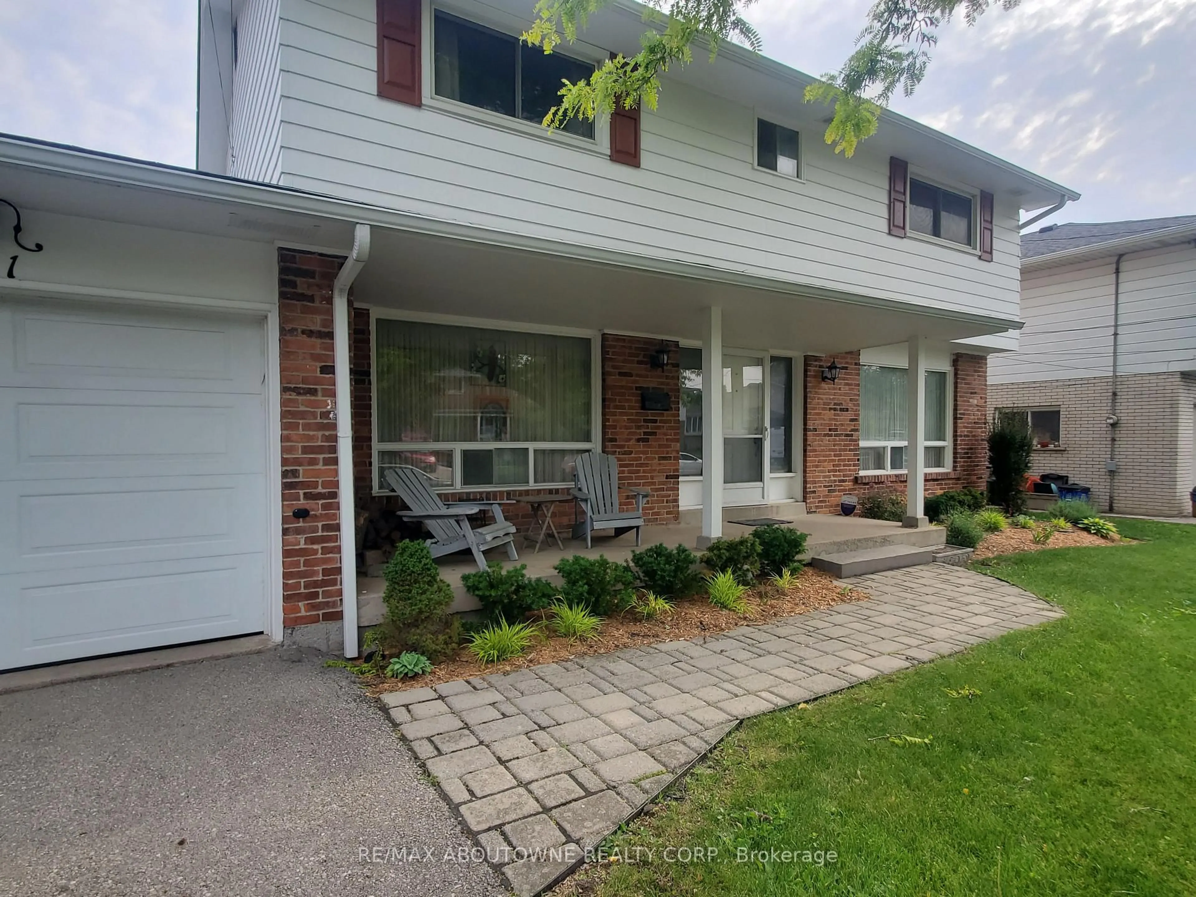Home with brick exterior material, street for 171 Sherwood Rise, Hamilton Ontario L8T 1P4