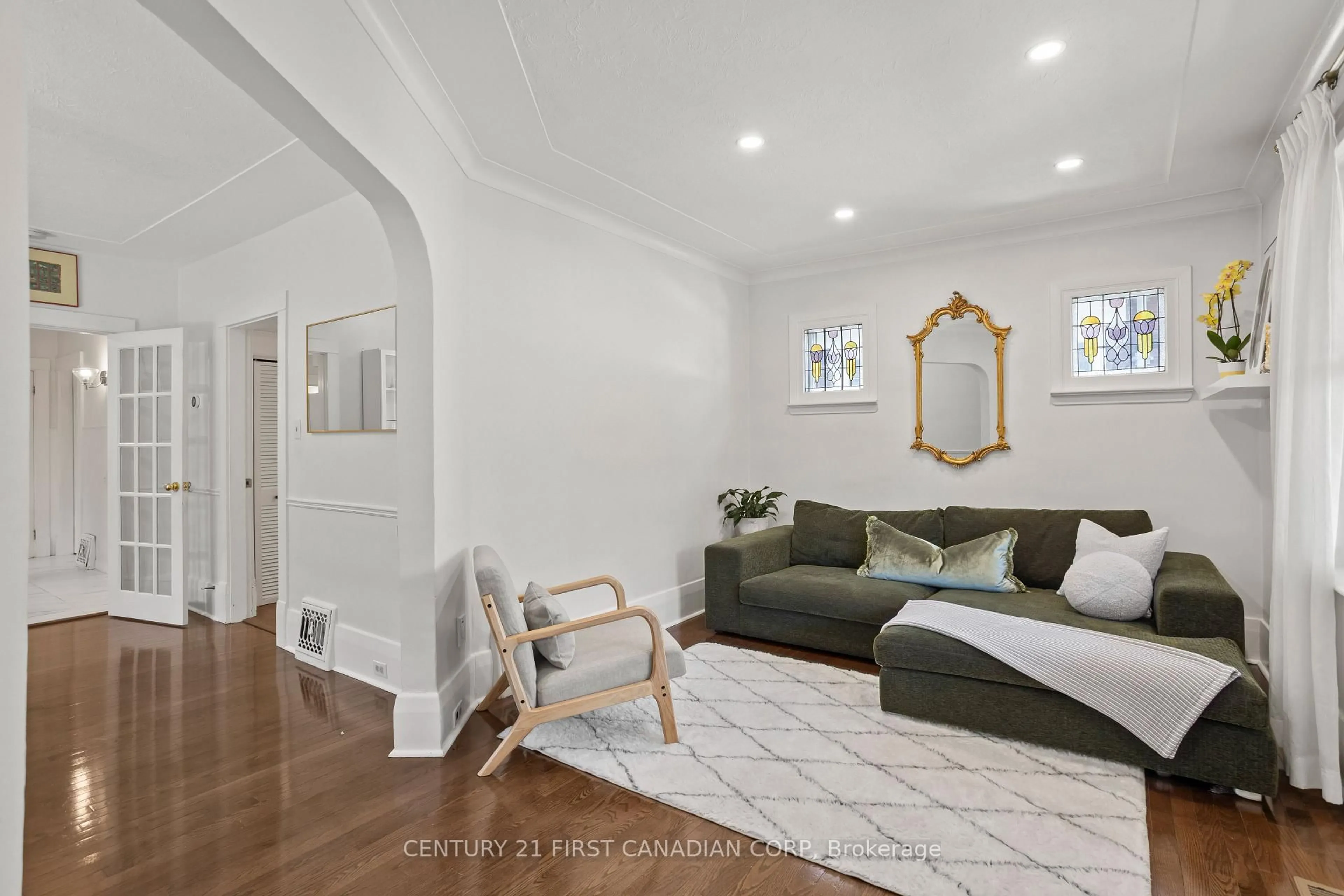 Living room with furniture, unknown for 872 Lovett St, London East Ontario N5Z 1N5