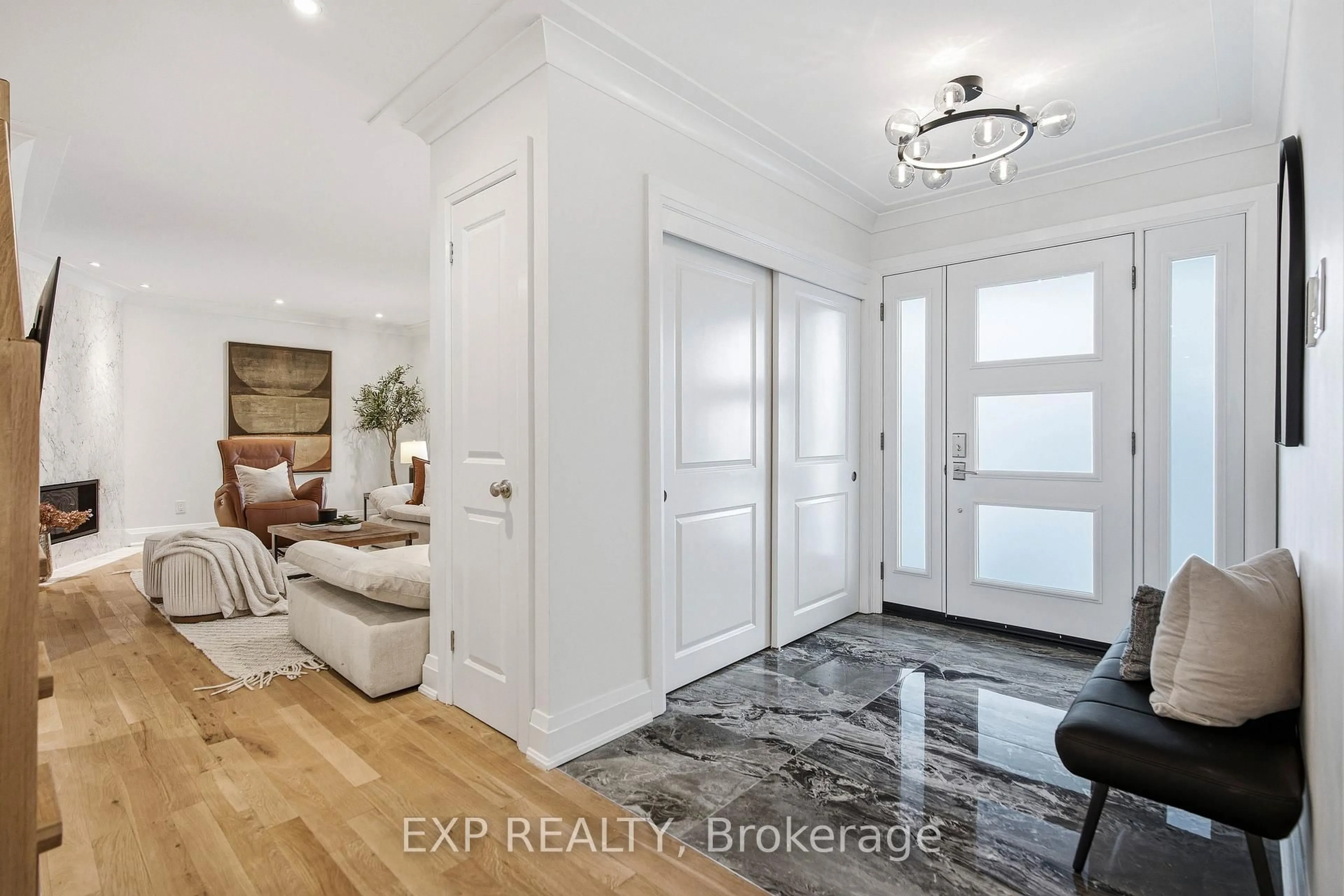 Indoor entryway for 2159 Fillmore Cres, Ottawa Ontario K1J 6A1