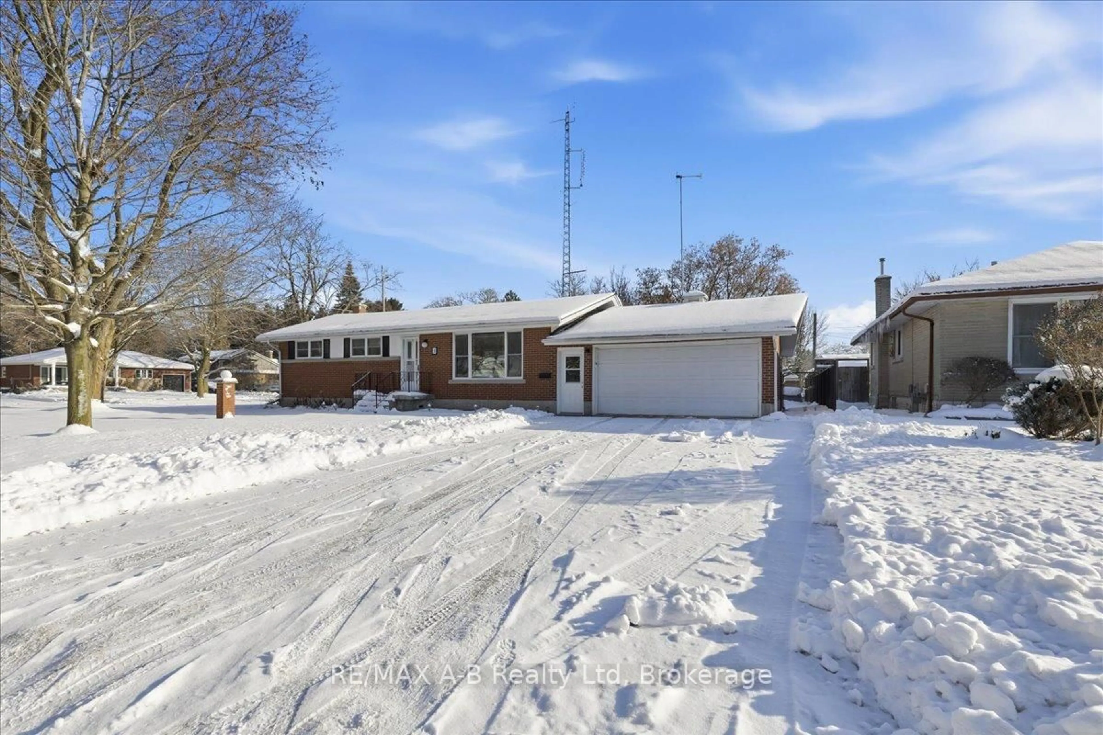 A pic from outside/outdoor area/front of a property/back of a property/a pic from drone, street for 5 Mcdonald St, Stratford Ontario N5A 4W4