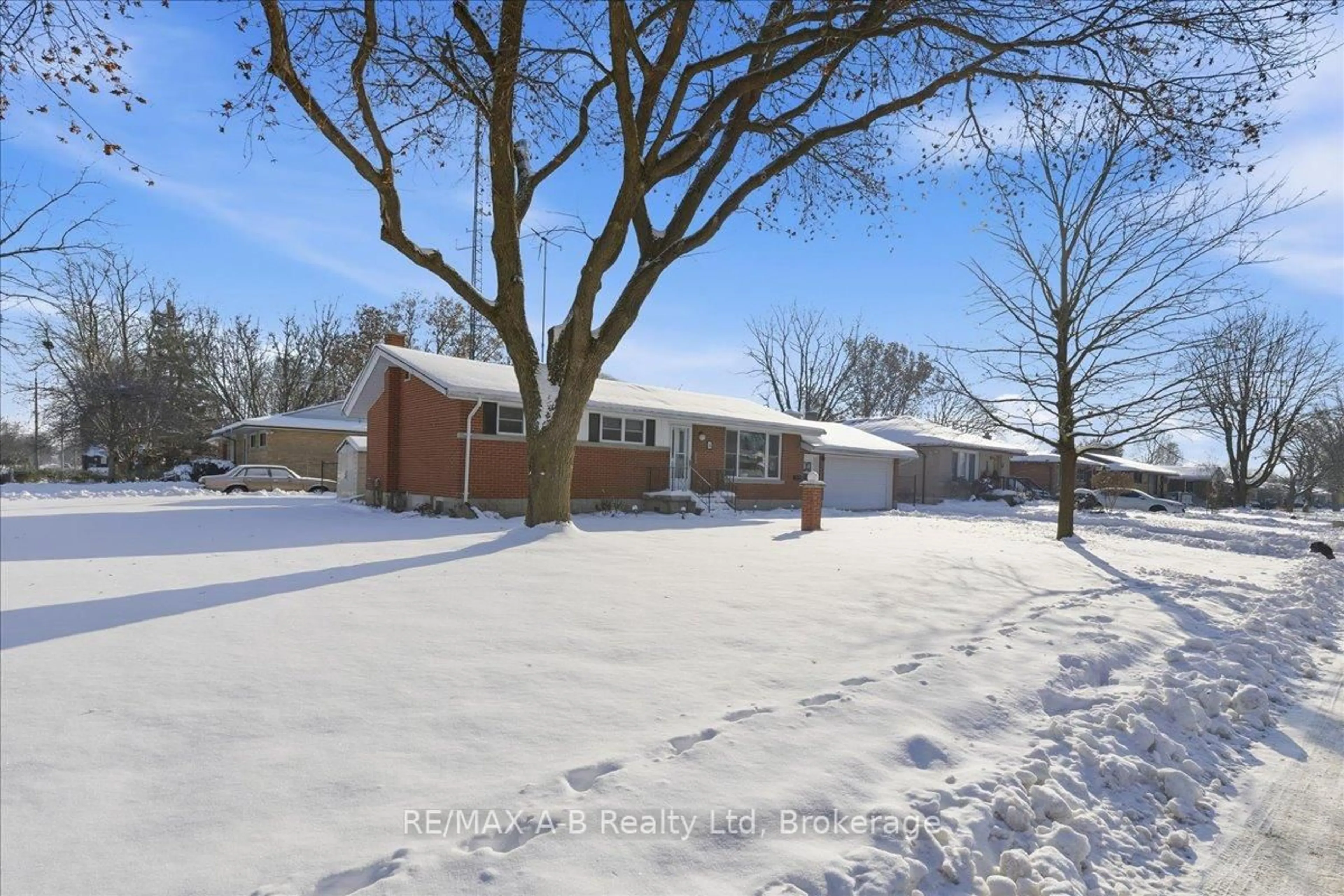 A pic from outside/outdoor area/front of a property/back of a property/a pic from drone, street for 5 Mcdonald St, Stratford Ontario N5A 4W4