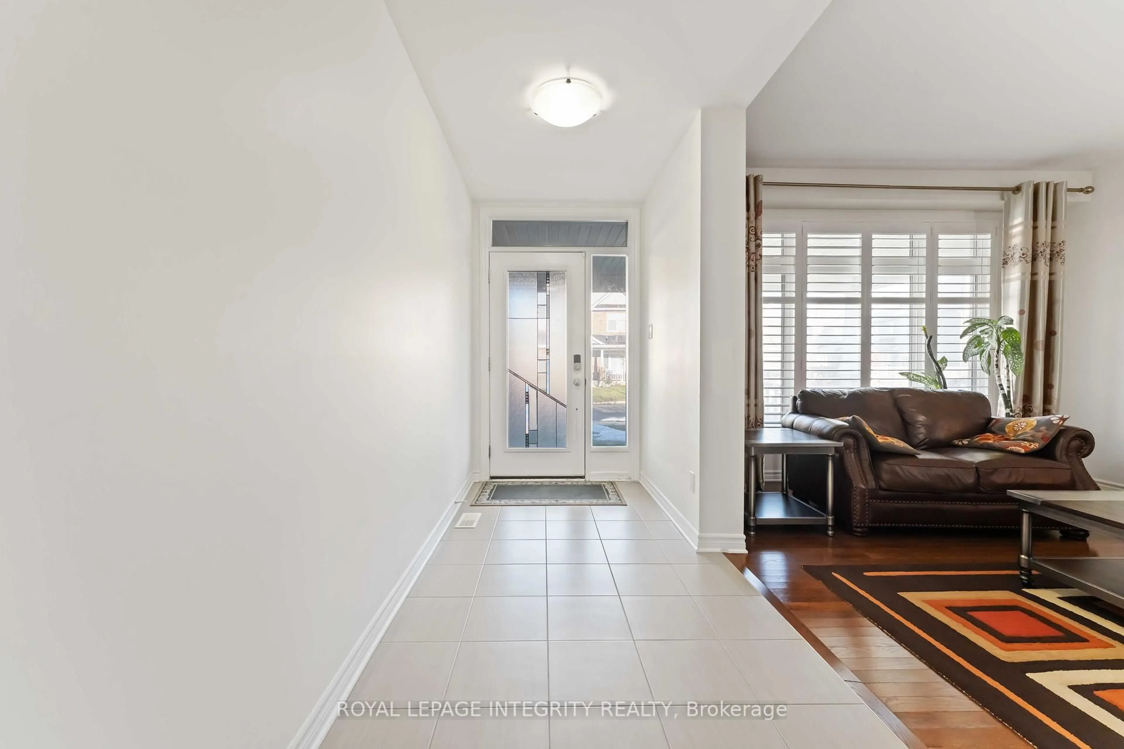 Indoor entryway for 561 Egret Way, Ottawa Ontario K2J 0E3